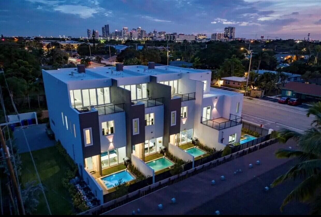 1220 NE 15th Avenue, Fort Lauderdale, FL 33304 — photo 2 of 36