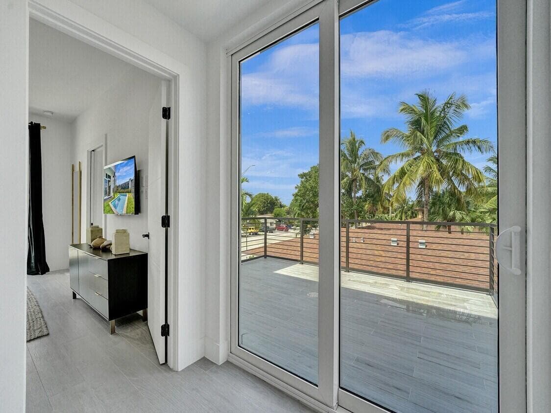 1220 NE 15th Avenue, Fort Lauderdale, FL 33304 — photo 31 of 36