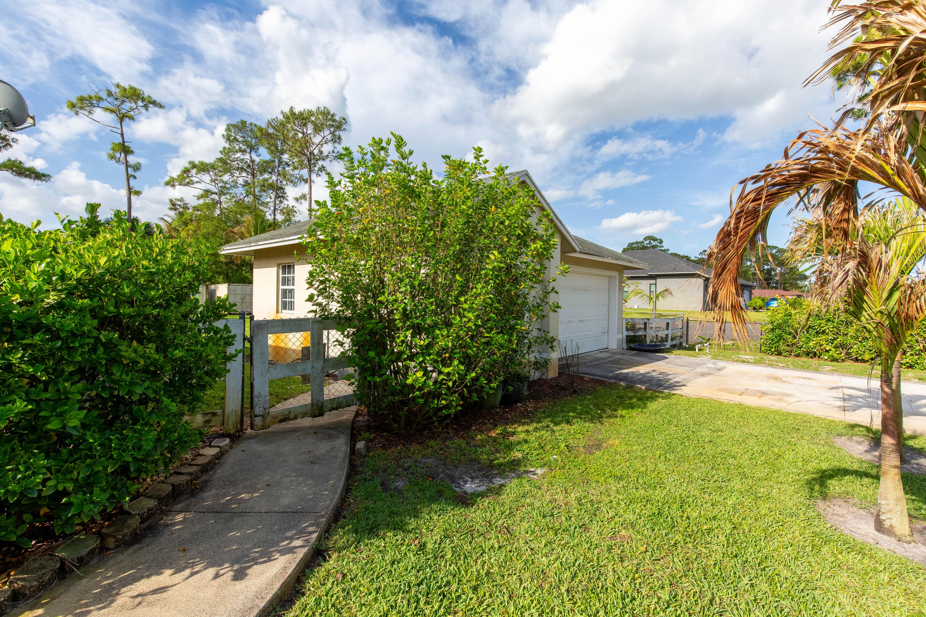 13428 N 87th St Street N Guest House, The Acreage, FL 33412 — photo 12 of 13