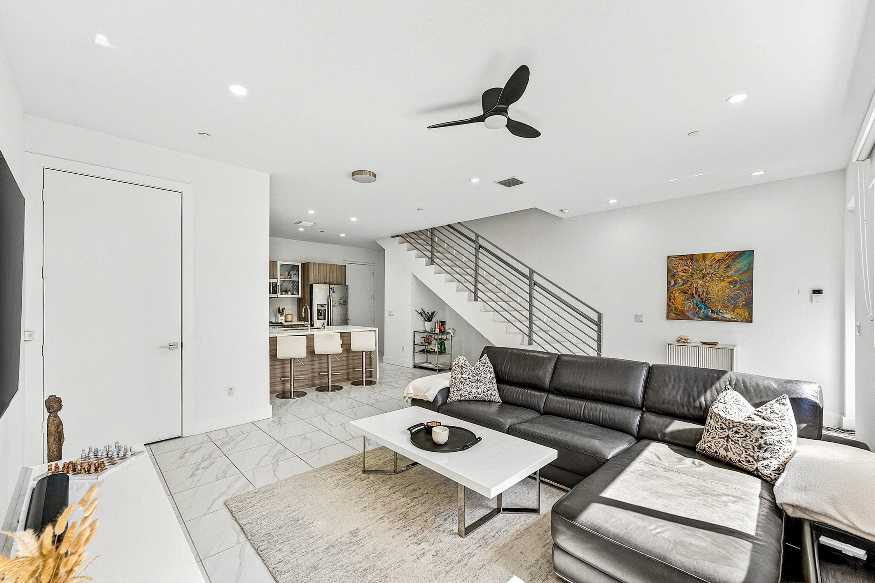 1034 NE 18th Avenue 102, Fort Lauderdale, FL 33304 — photo 4 of 27