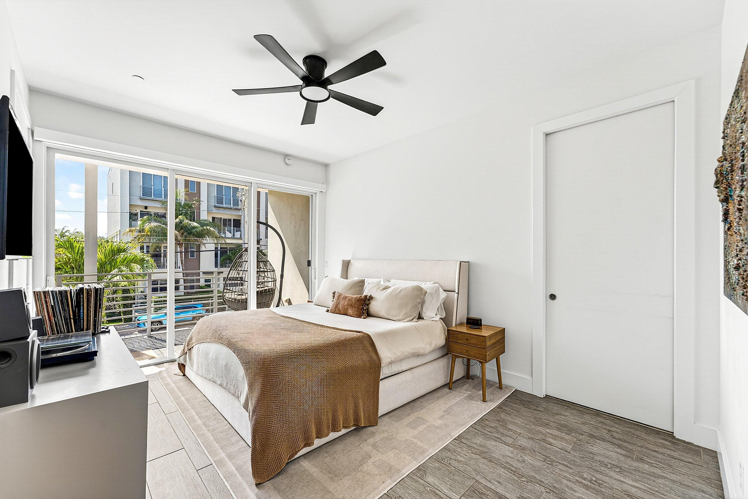 1034 NE 18th Avenue 102, Fort Lauderdale, FL 33304 — photo 10 of 27