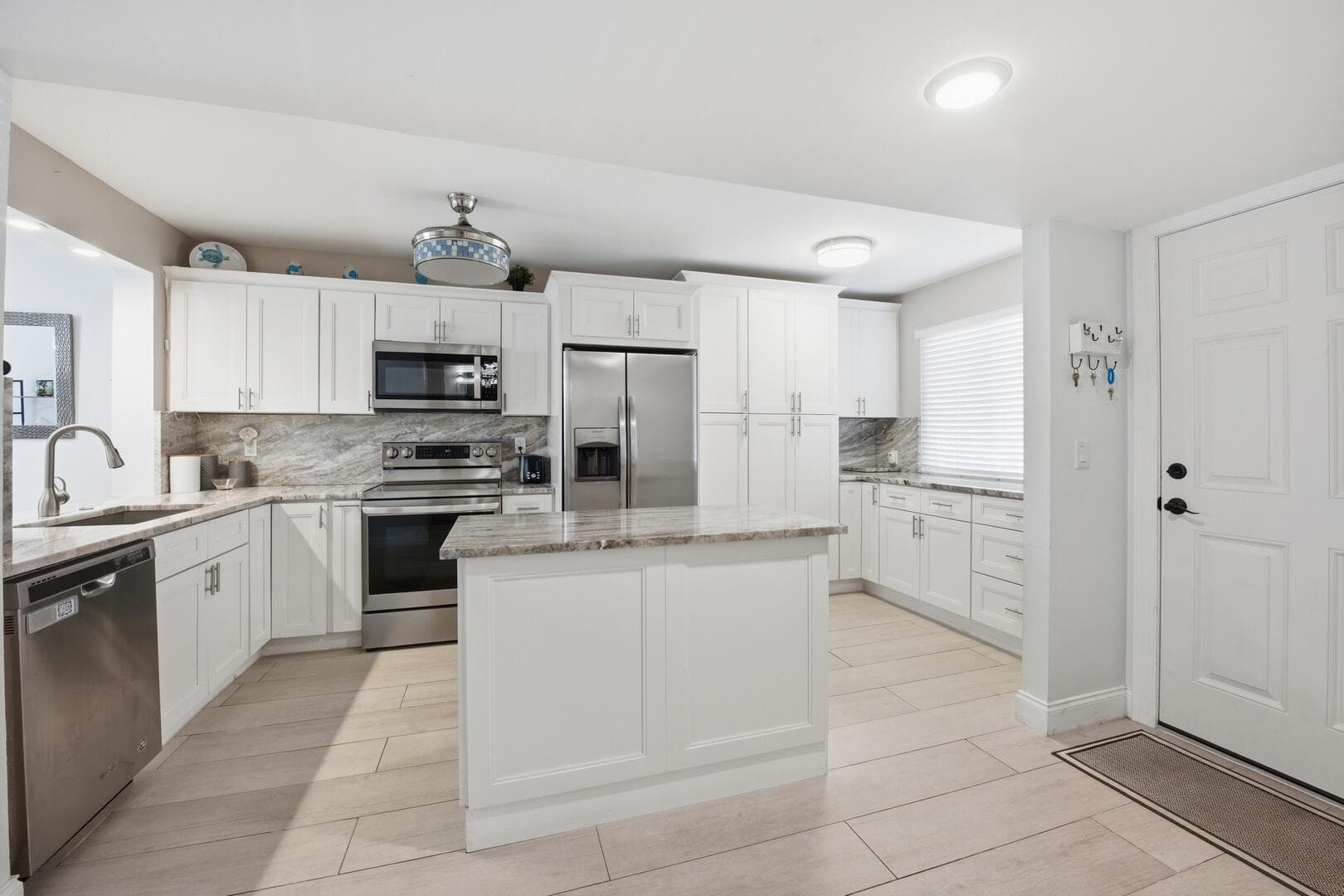 3138 Via Poinciana 306, Lake Worth, FL 33467 — photo 1 of 33