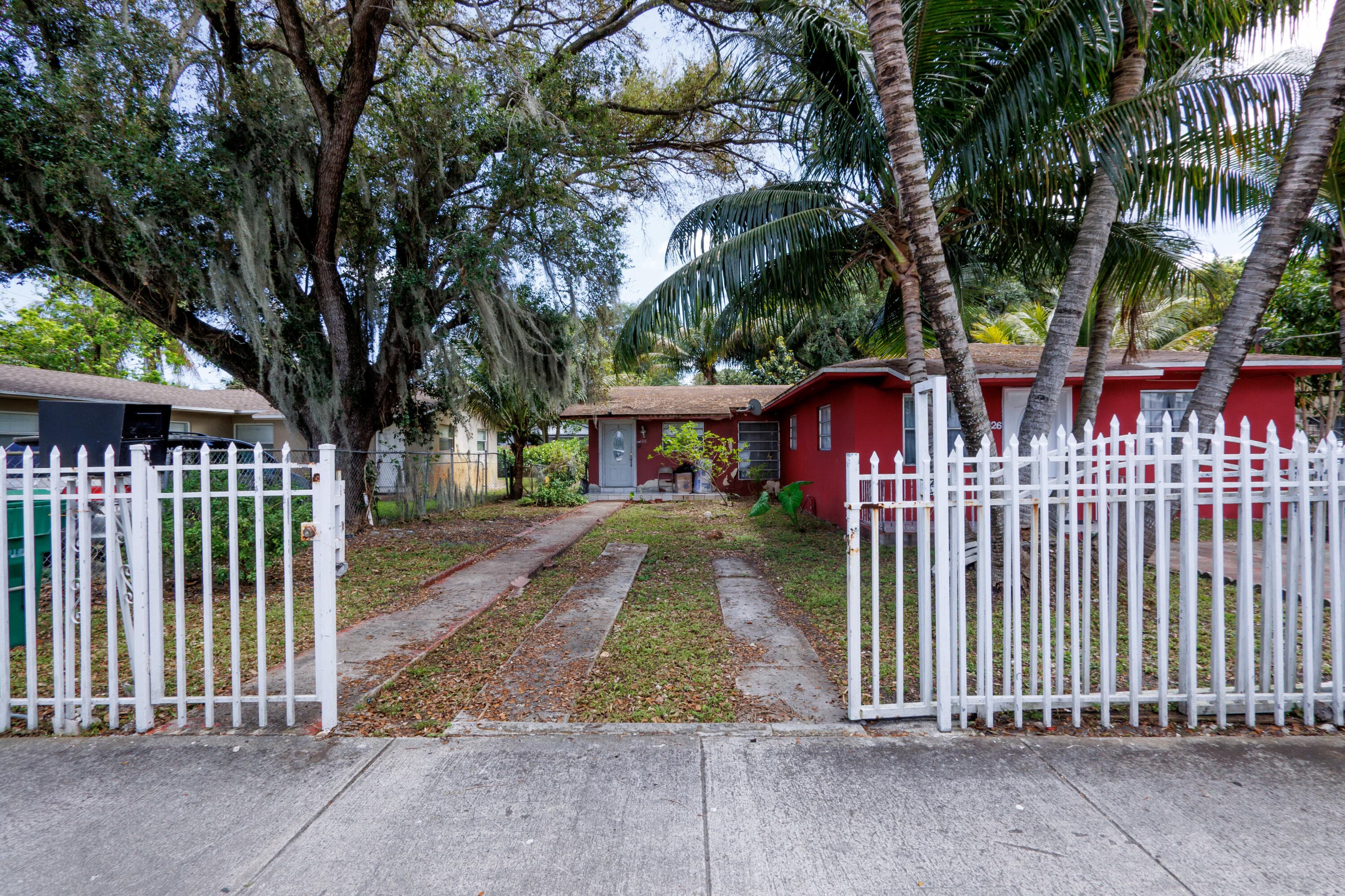 426 NE 166th Street 2, North Miami Beach, FL 33162 — photo 3 of 37