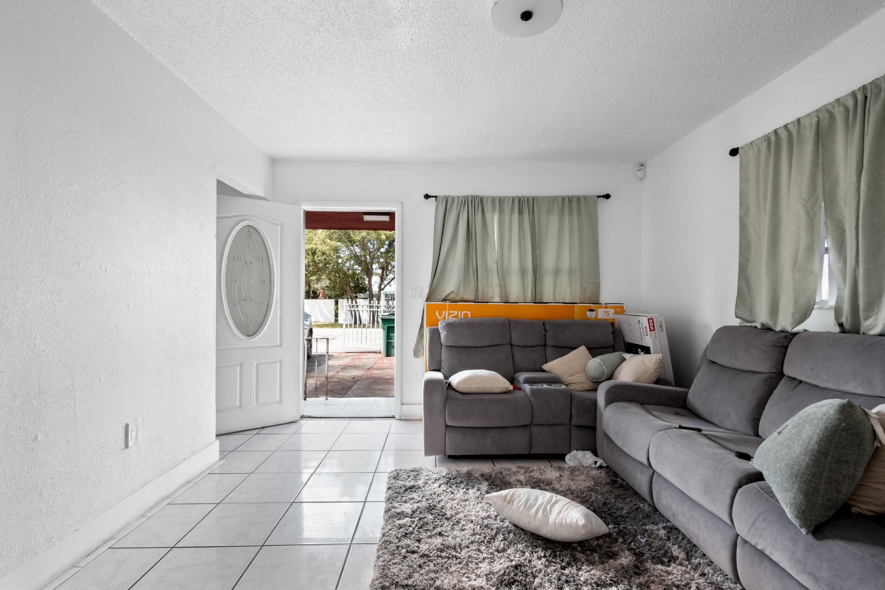426 NE 166th Street 2, North Miami Beach, FL 33162 — photo 6 of 37