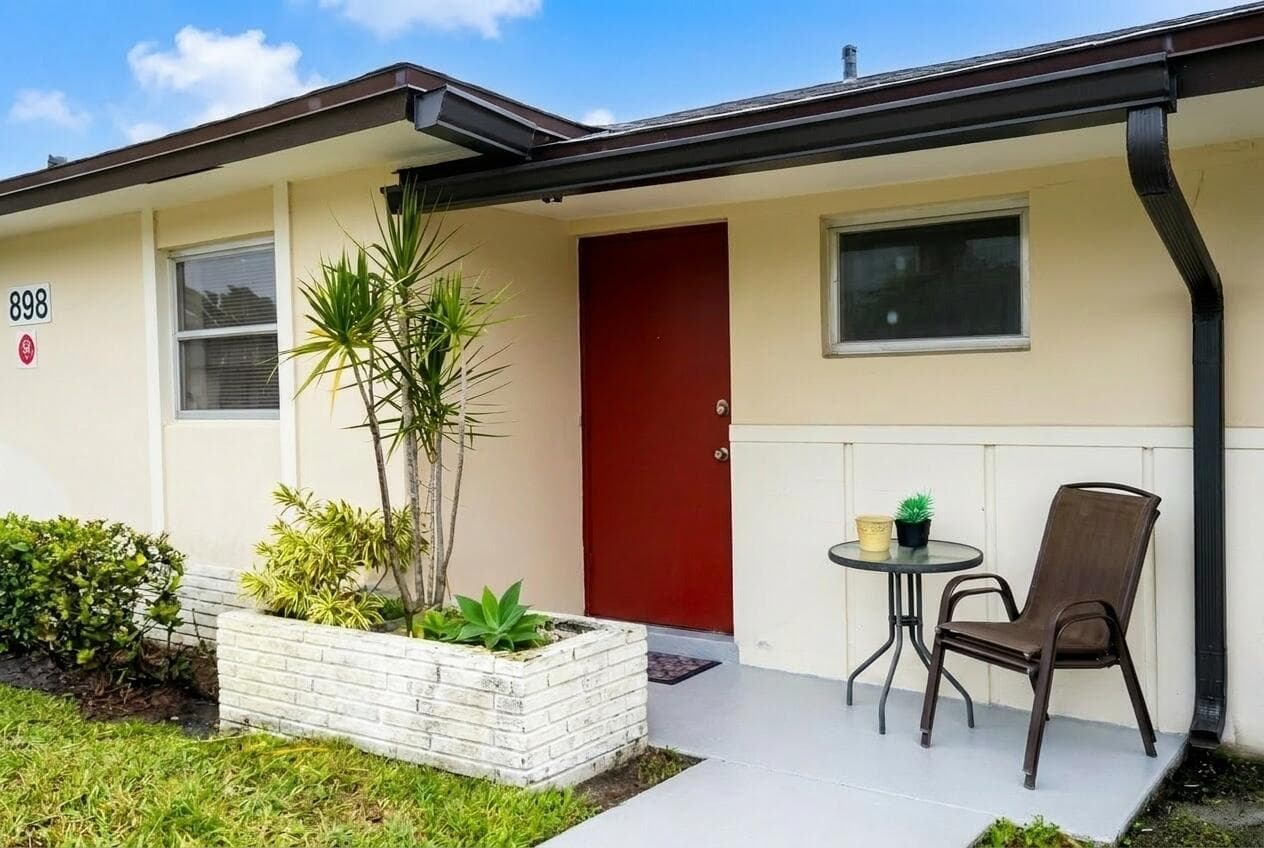 2898 Ashley Dr Drive E C, West Palm Beach, FL 33415 — photo 1 of 17