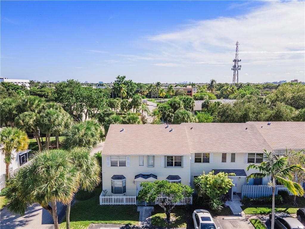 185 SW 3rd Street, Pompano Beach, FL 33060 — photo 2 of 77