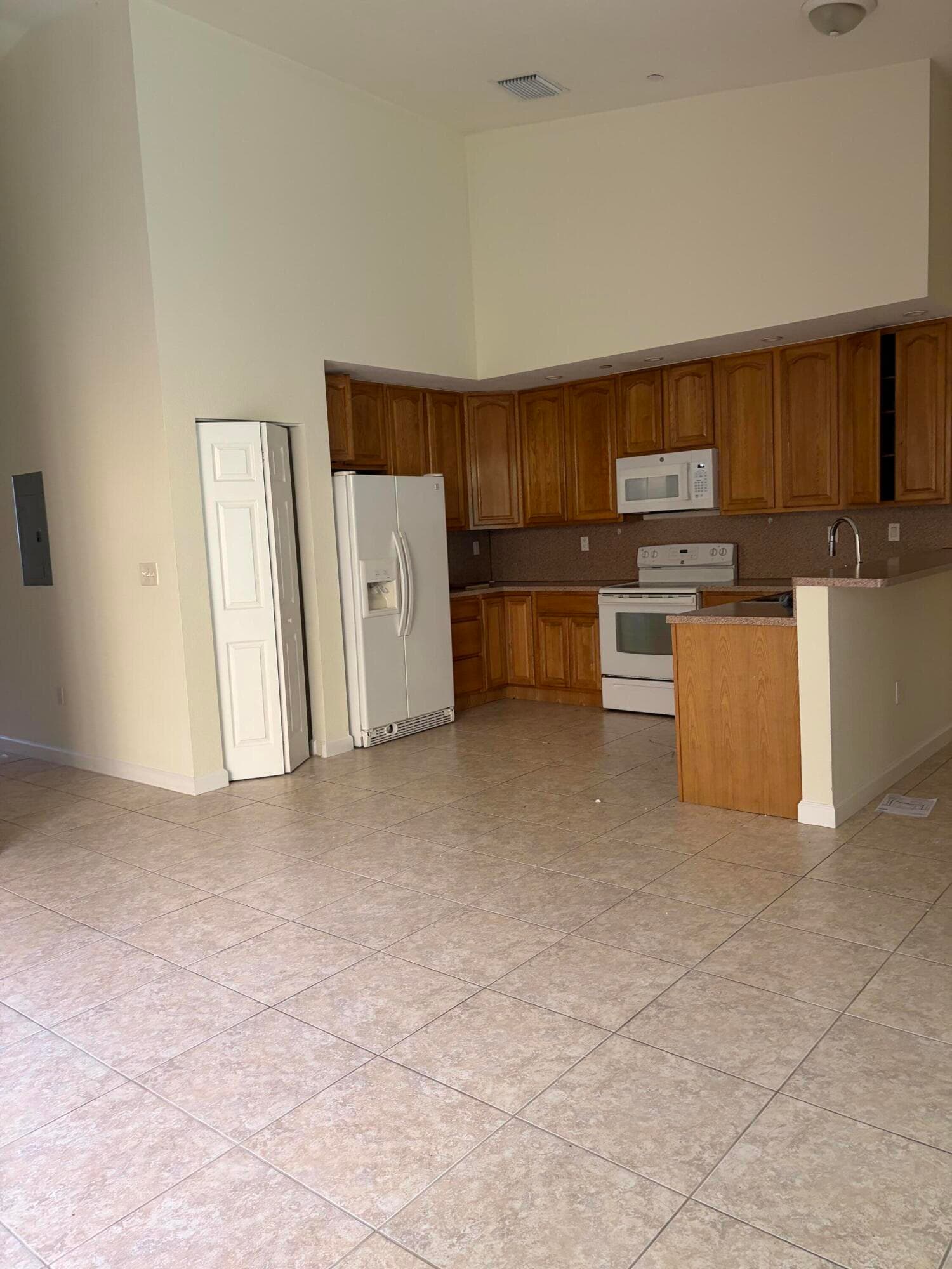 4171 Gulfstream Road NE, Lake Worth, FL 33461 — photo 3 of 18