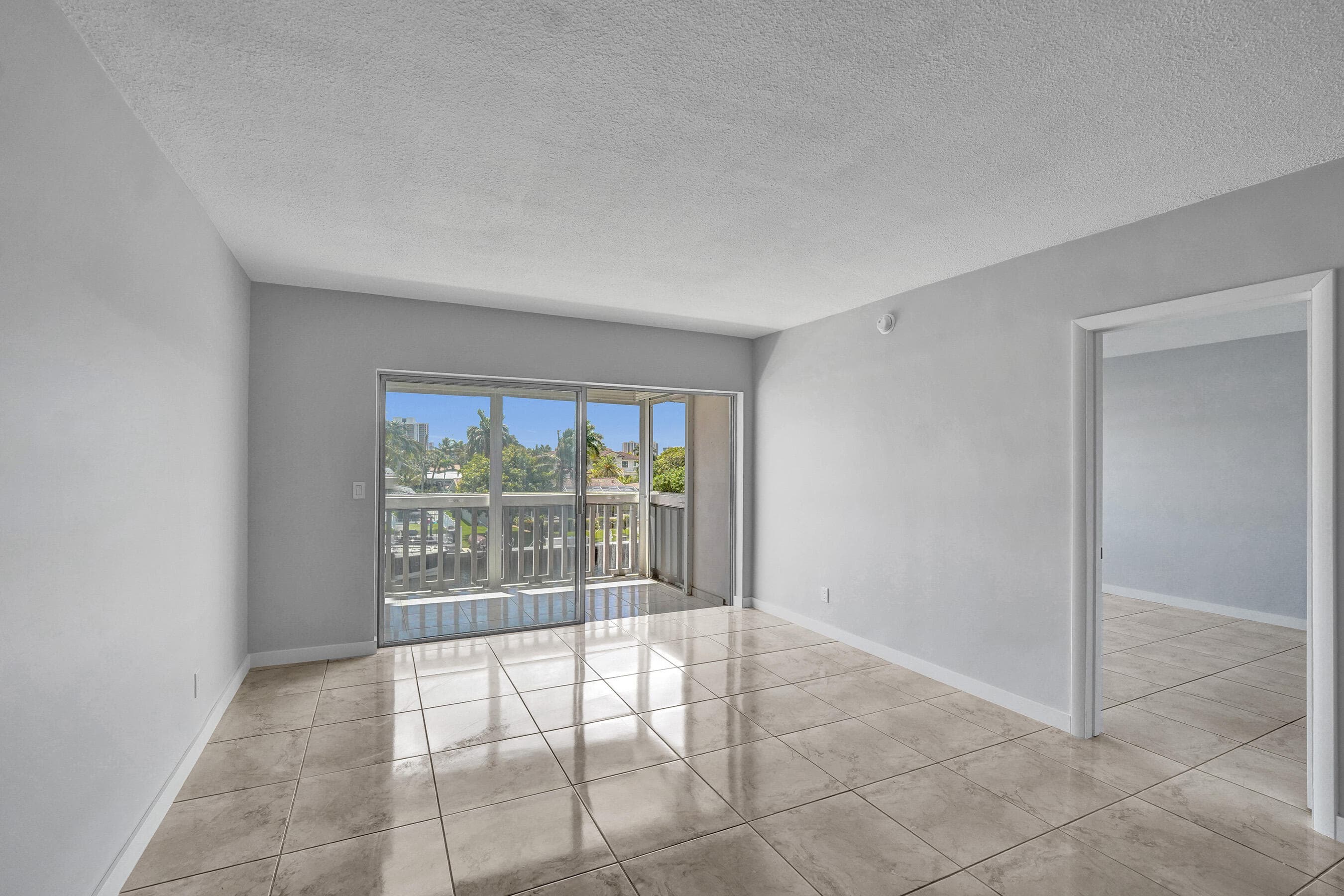 455 Paradise Isle Boulevard 305, Hallandale Beach, FL 33009 — photo 10 of 30