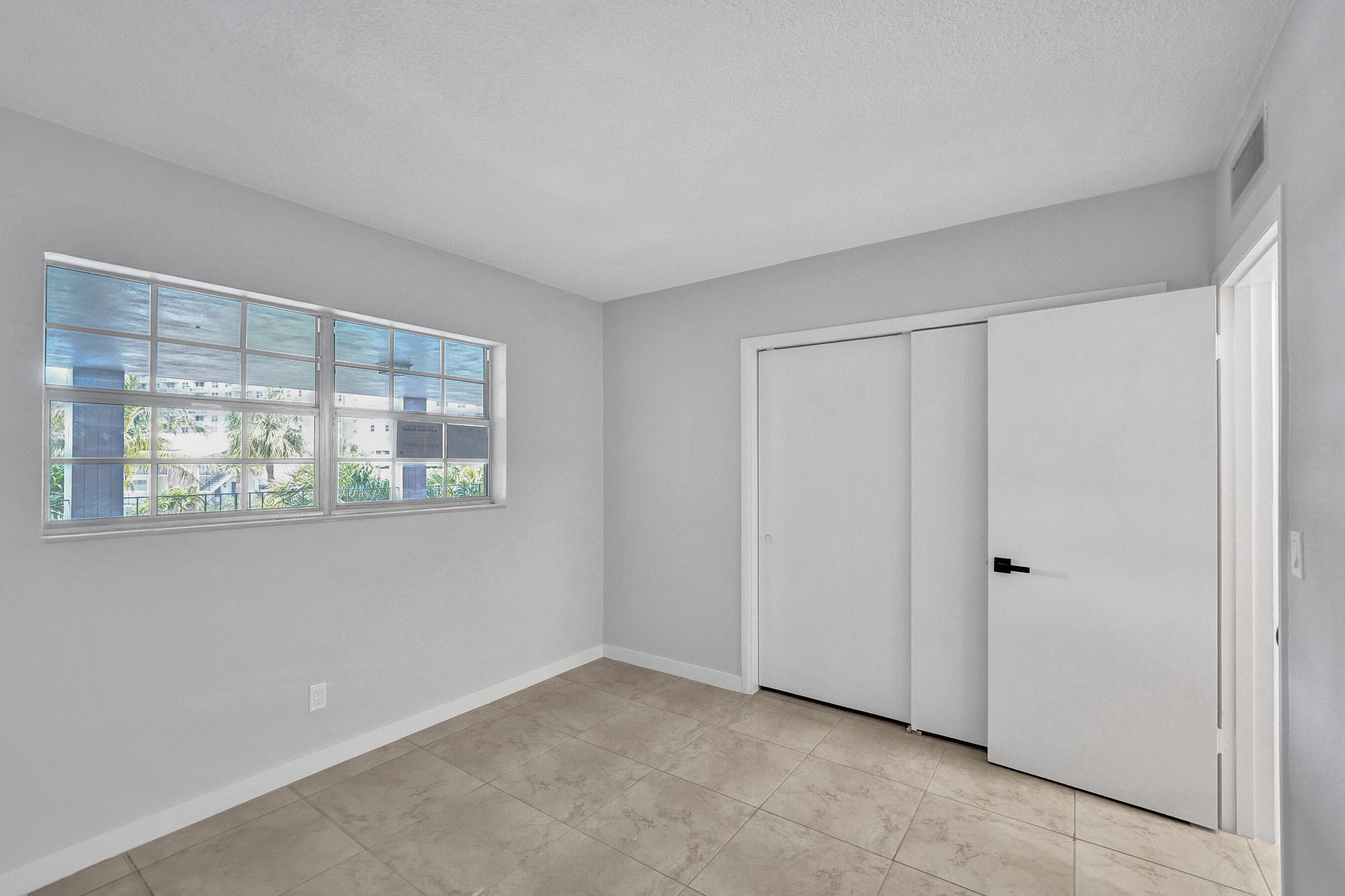 455 Paradise Isle Boulevard 305, Hallandale Beach, FL 33009 — photo 9 of 30