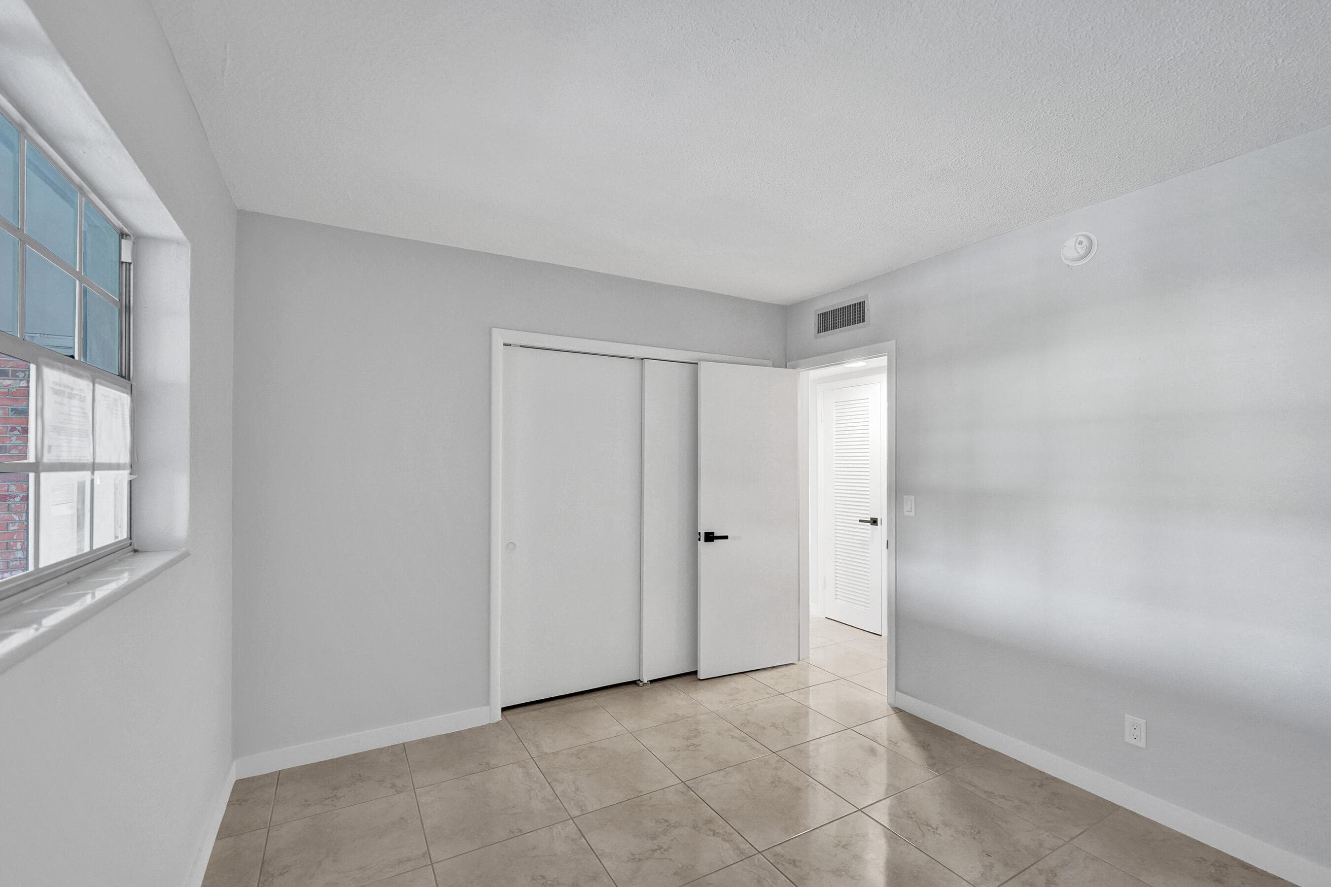 455 Paradise Isle Boulevard 305, Hallandale Beach, FL 33009 — photo 12 of 30