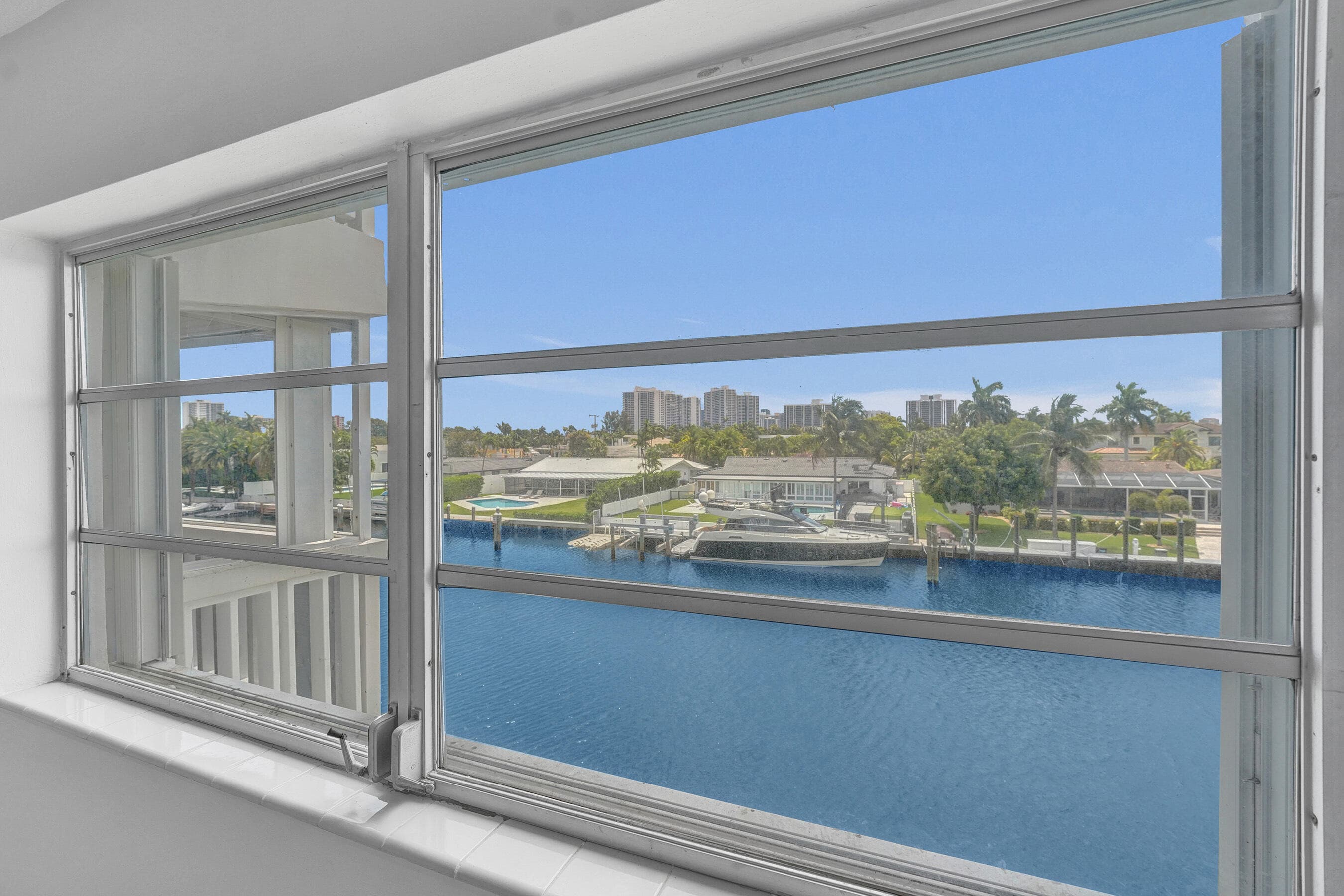 455 Paradise Isle Boulevard 305, Hallandale Beach, FL 33009 — photo 17 of 30