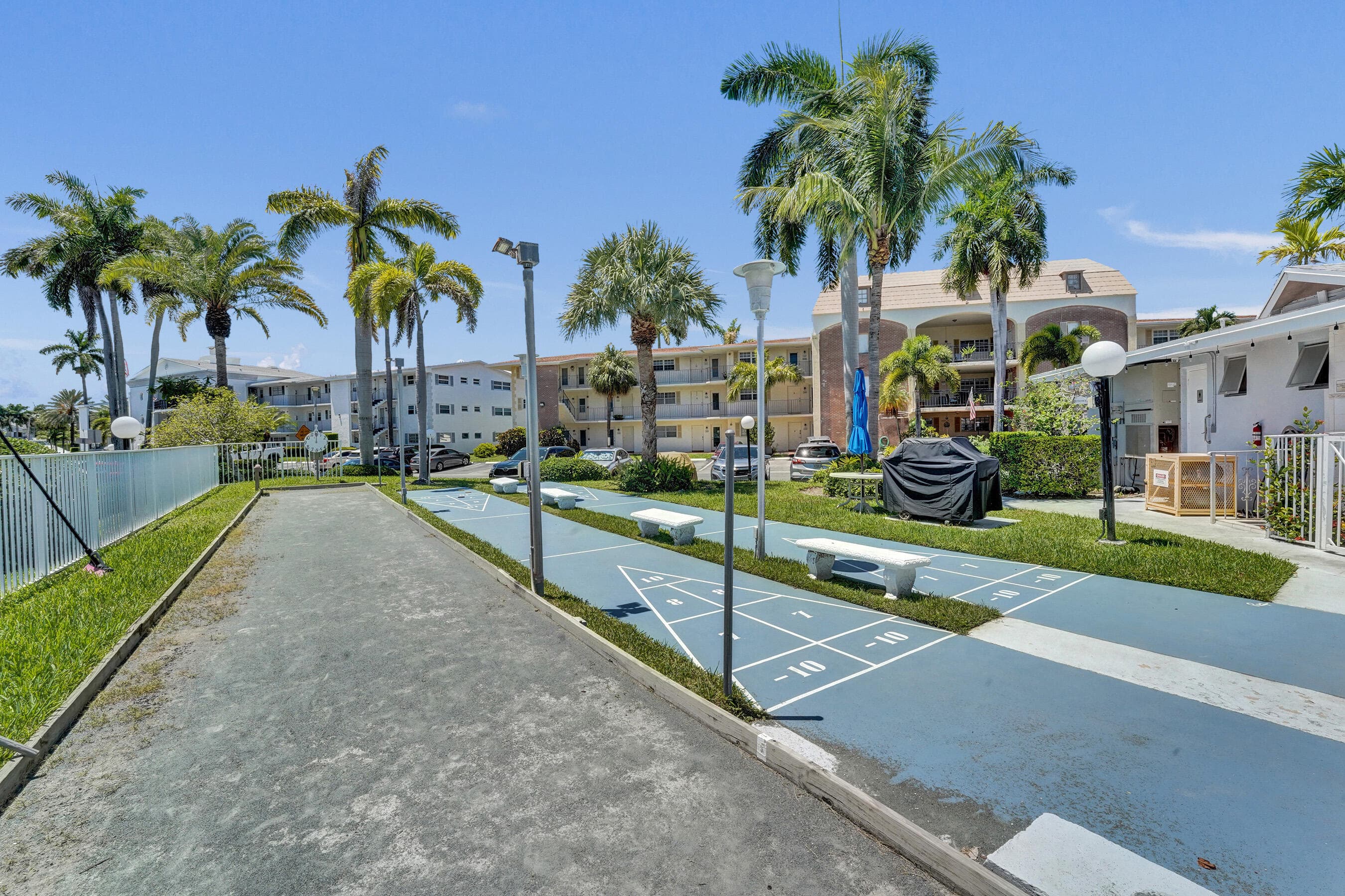 455 Paradise Isle Boulevard 305, Hallandale Beach, FL 33009 — photo 26 of 30