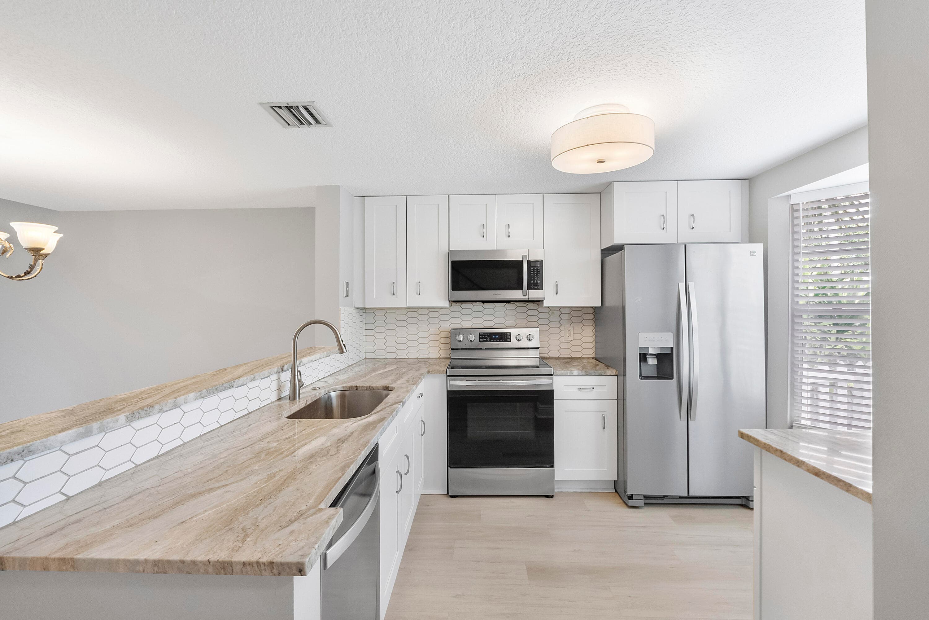 185 SW 3rd Street, Pompano Beach, FL 33060 — photo 1 of 77