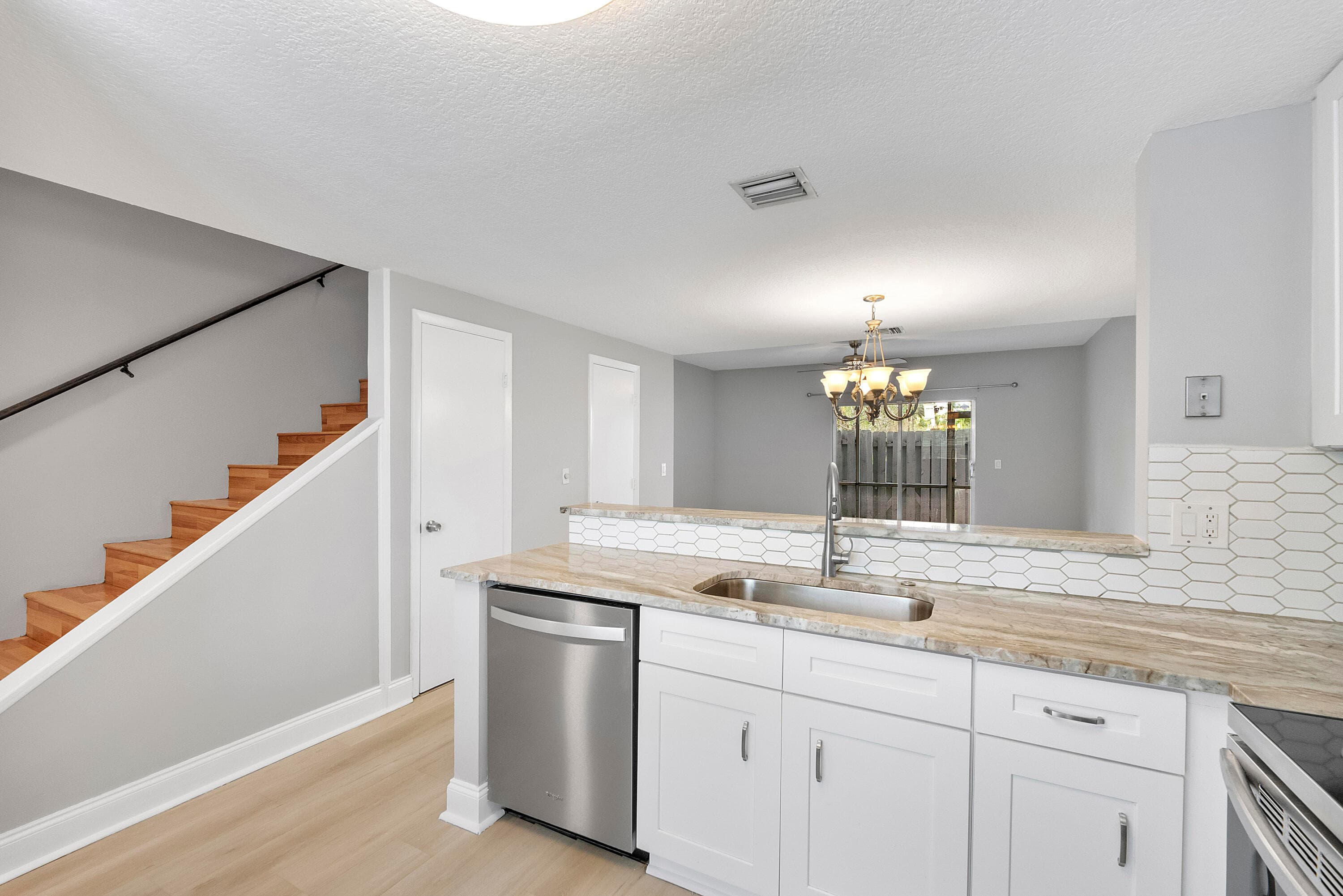 185 SW 3rd Street, Pompano Beach, FL 33060 — photo 8 of 77