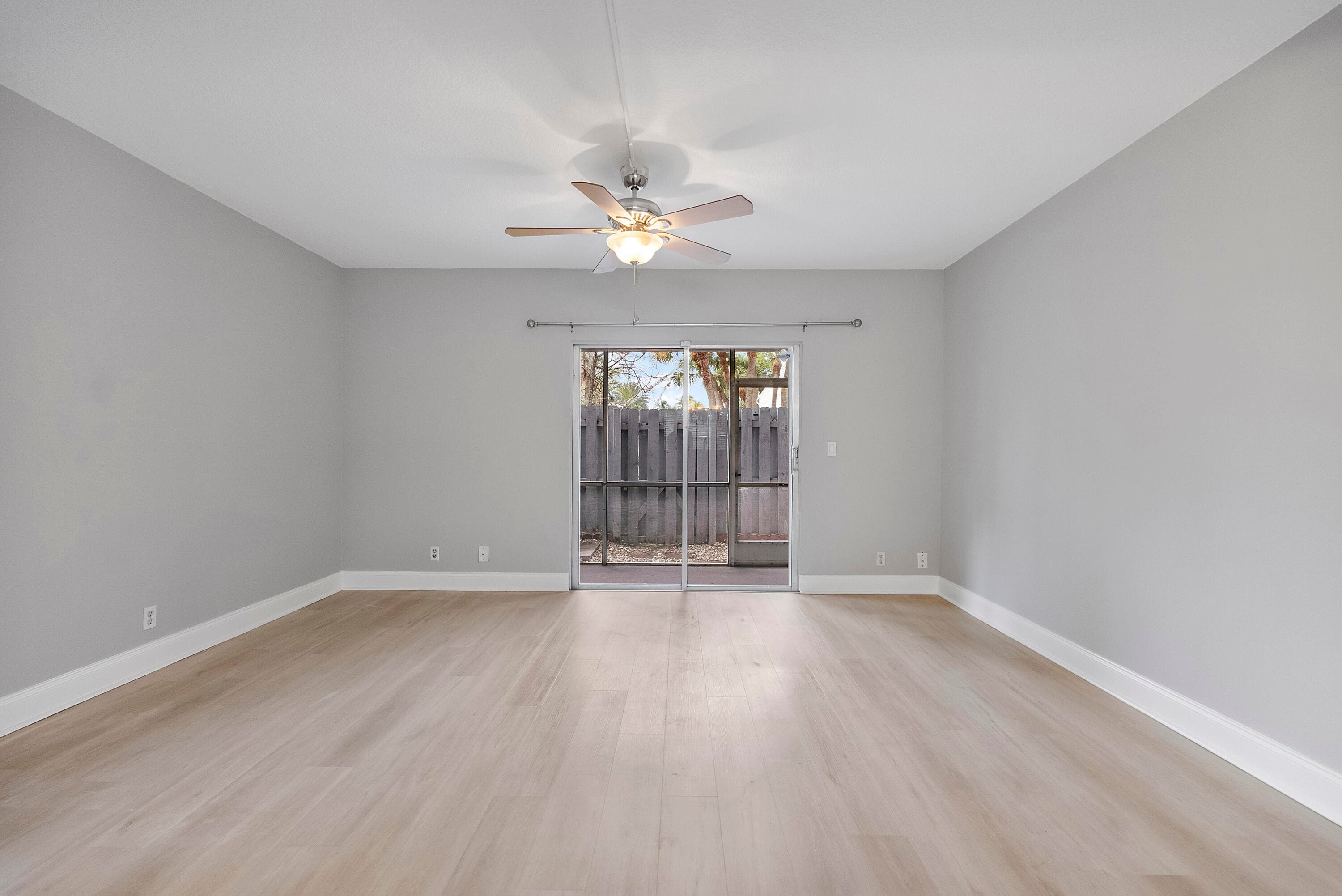 185 SW 3rd Street, Pompano Beach, FL 33060 — photo 13 of 77