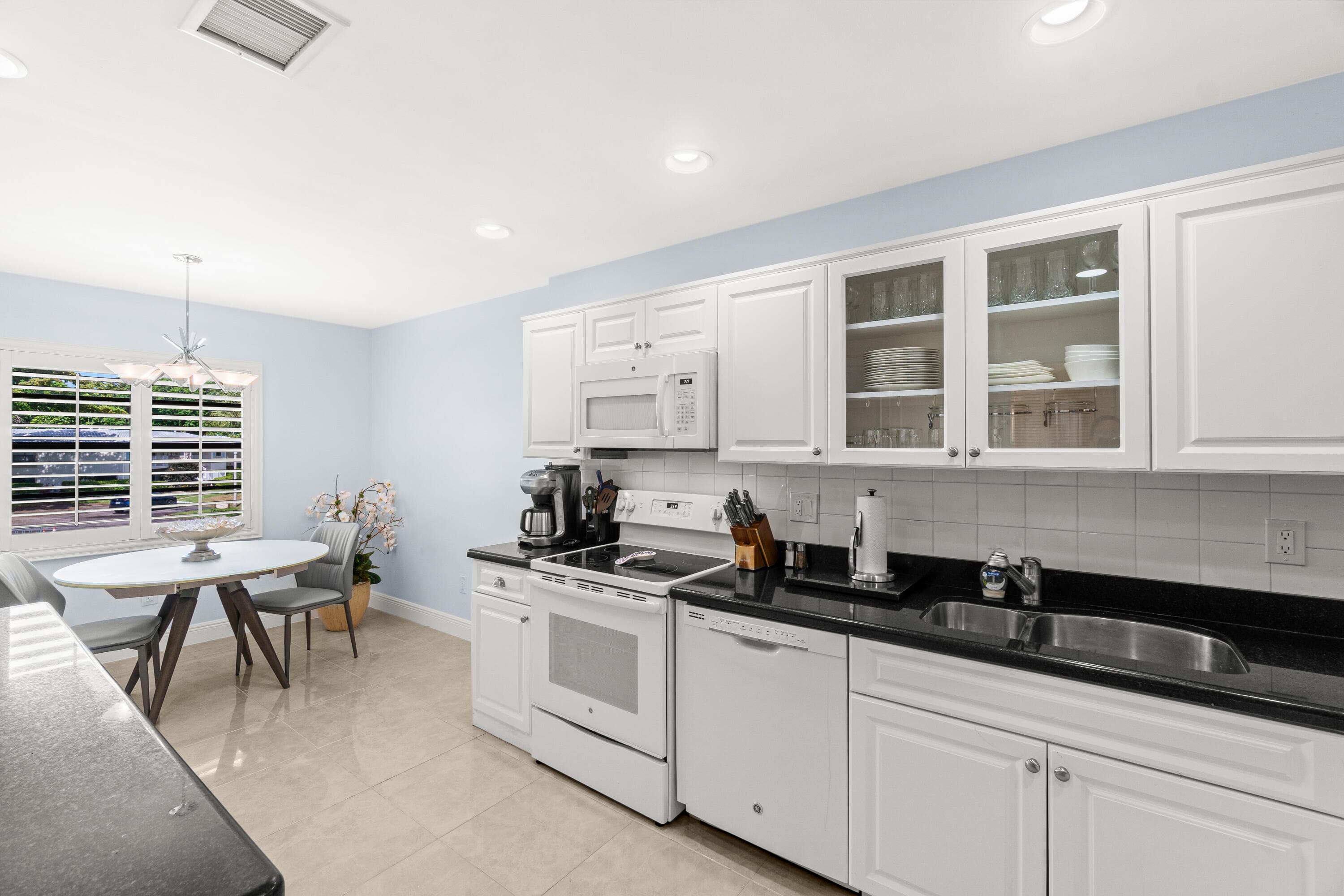 5 Westgate Lane B, Boynton Beach, FL 33436 — photo 3 of 58