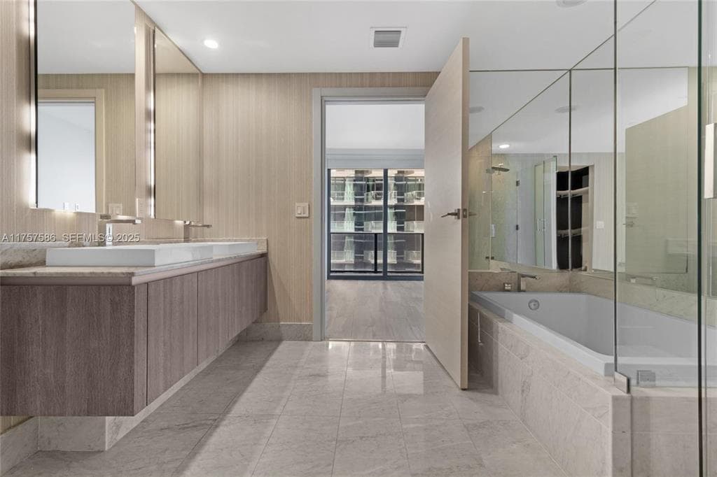 801 S Miami Avenue 2508, Miami, FL 33131 — photo 15 of 25
