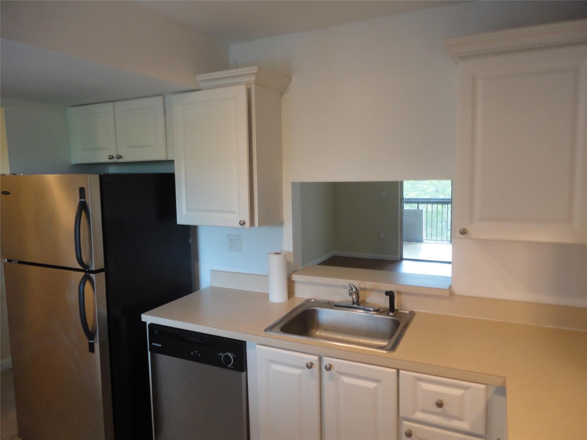 731 N Pine Island Road 402, Plantation, FL 33324 — photo 2 of 12