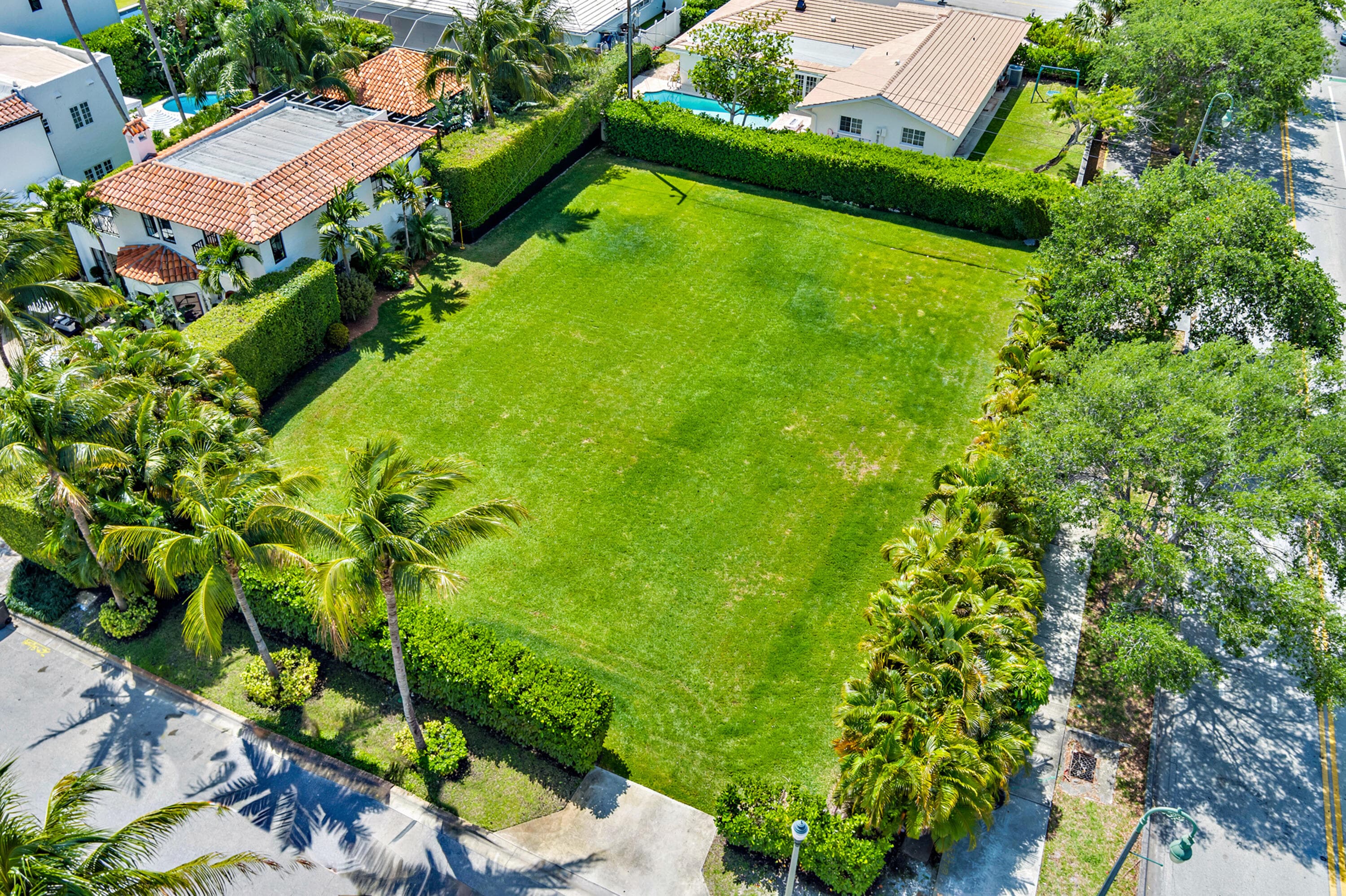 260 E Lakewood Road, West Palm Beach, FL 33405 — photo 1 of 15