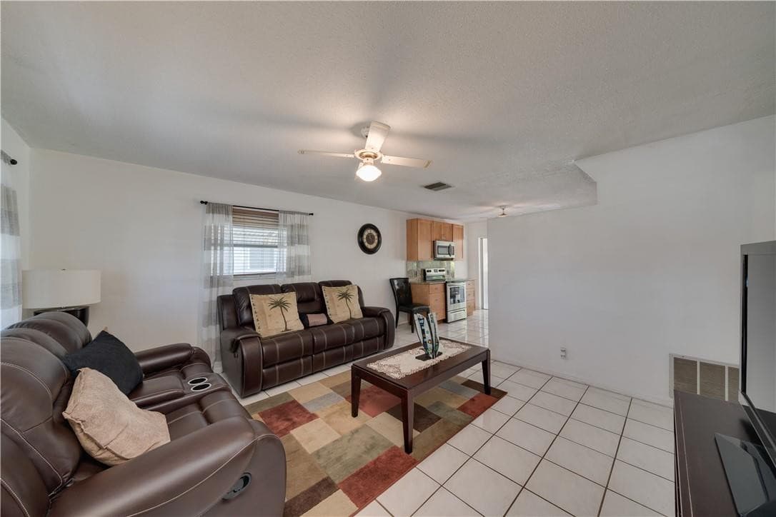 4401 NW 47th Street, Tamarac, FL 33319 — photo 7 of 37
