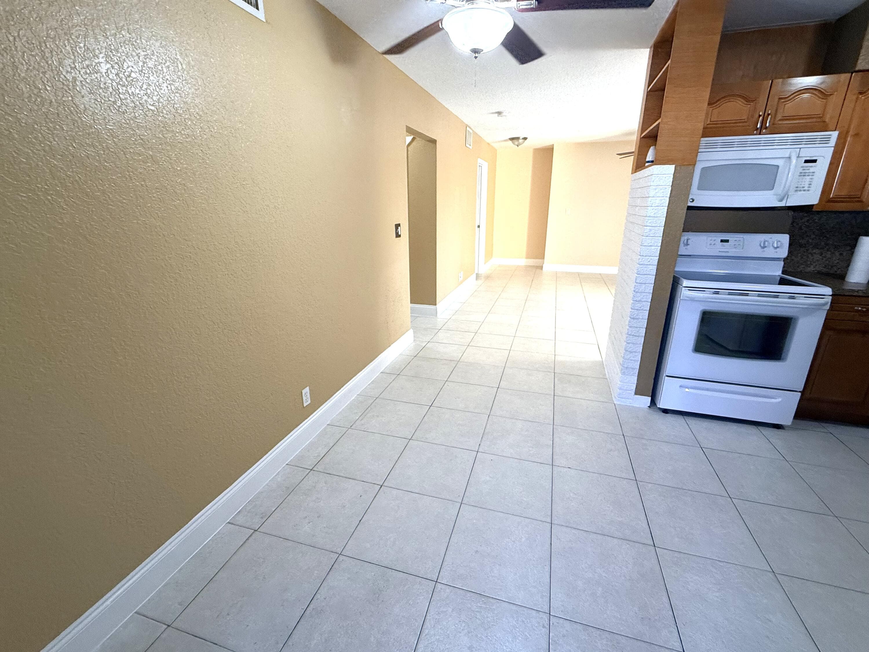 551 SE 15th Street W, Pompano Beach, FL 33062 — photo 10 of 12