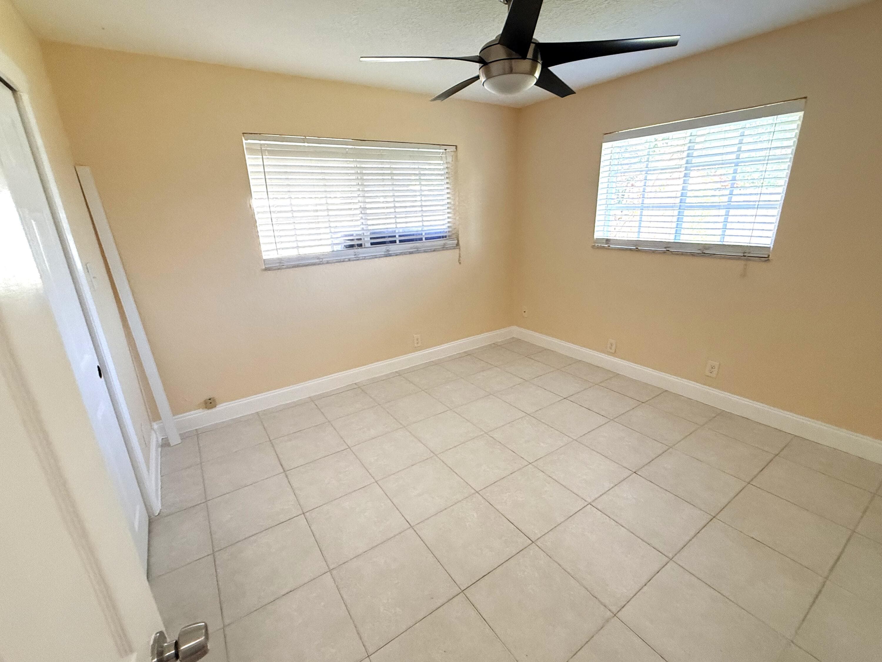 551 SE 15th Street W, Pompano Beach, FL 33062 — photo 4 of 12