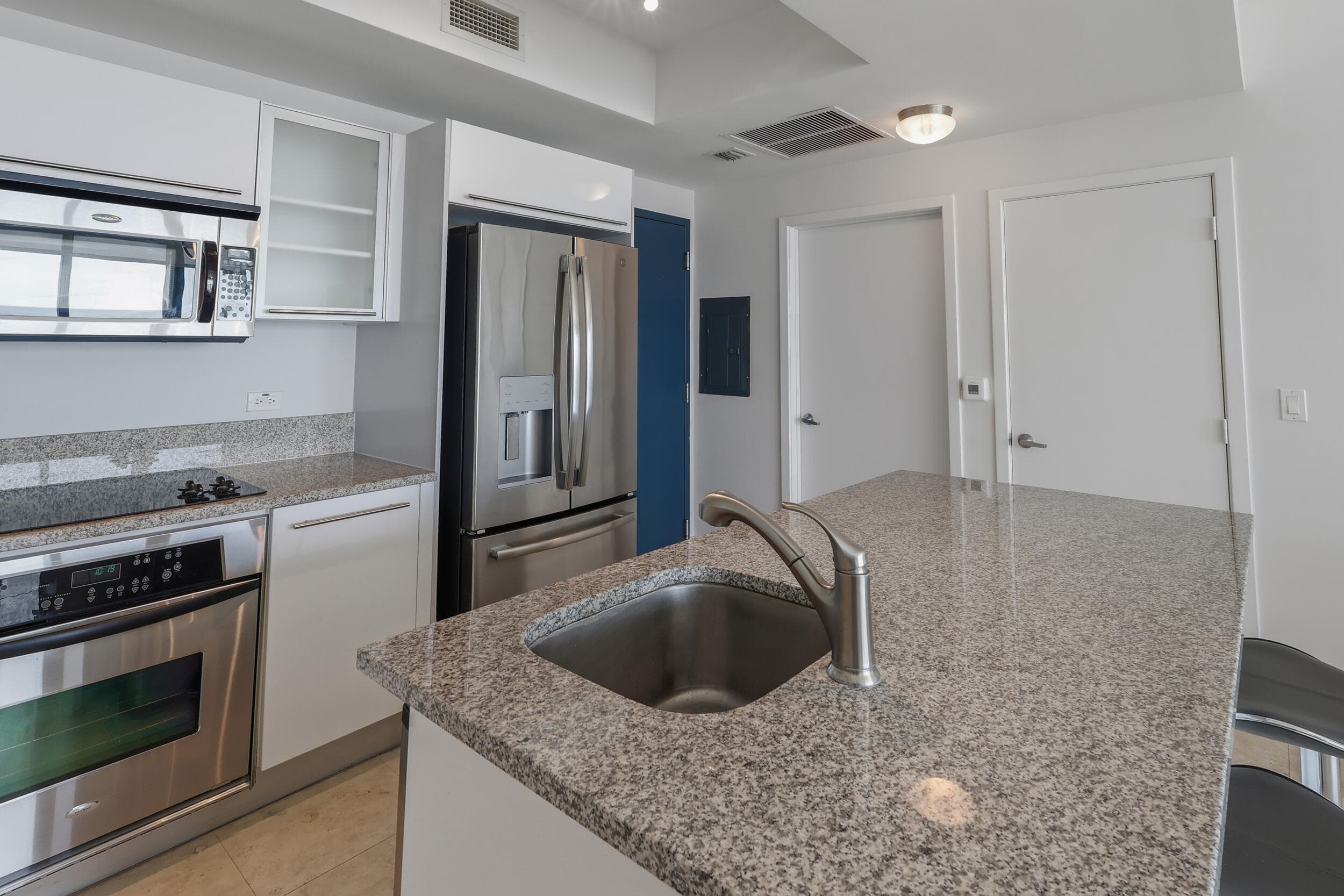 888 Biscayne Boulevard 3702, Miami, FL 33132 — photo 10 of 37