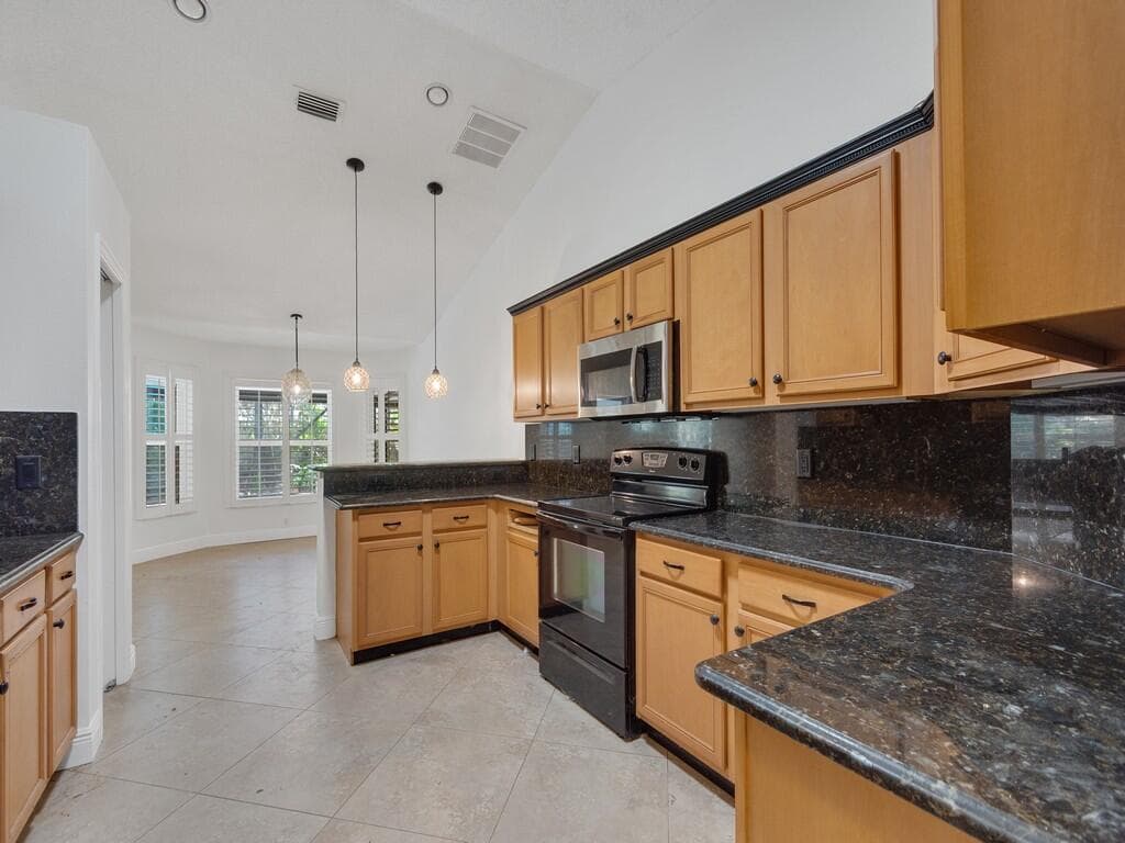 2331 SW Freeman Street, Port St. Lucie, FL 34953 — photo 4 of 34