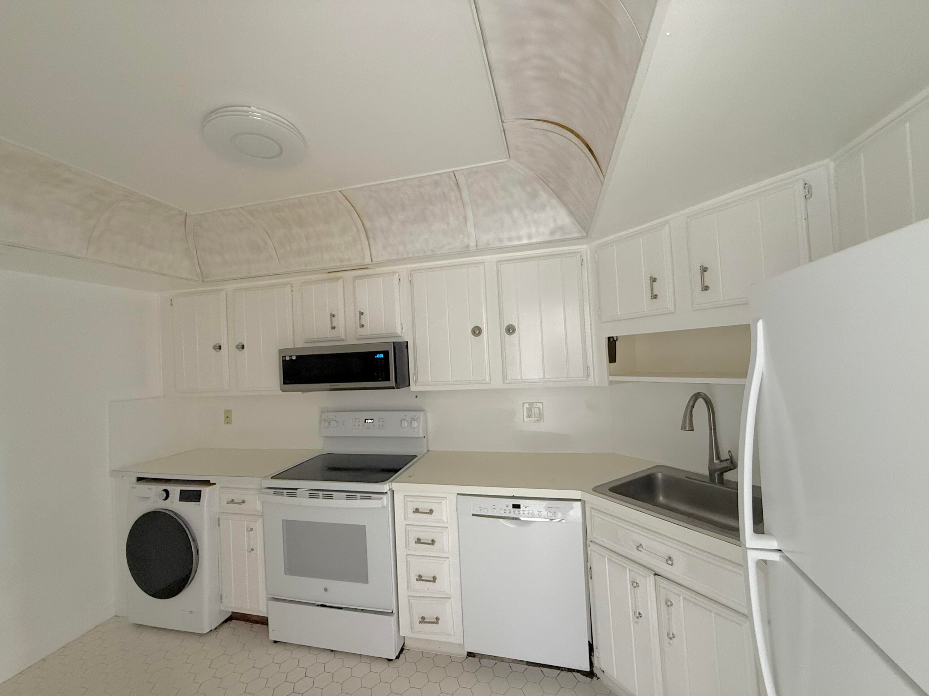 2000 Presidential Way 1204, West Palm Beach, FL 33401 — photo 14 of 56