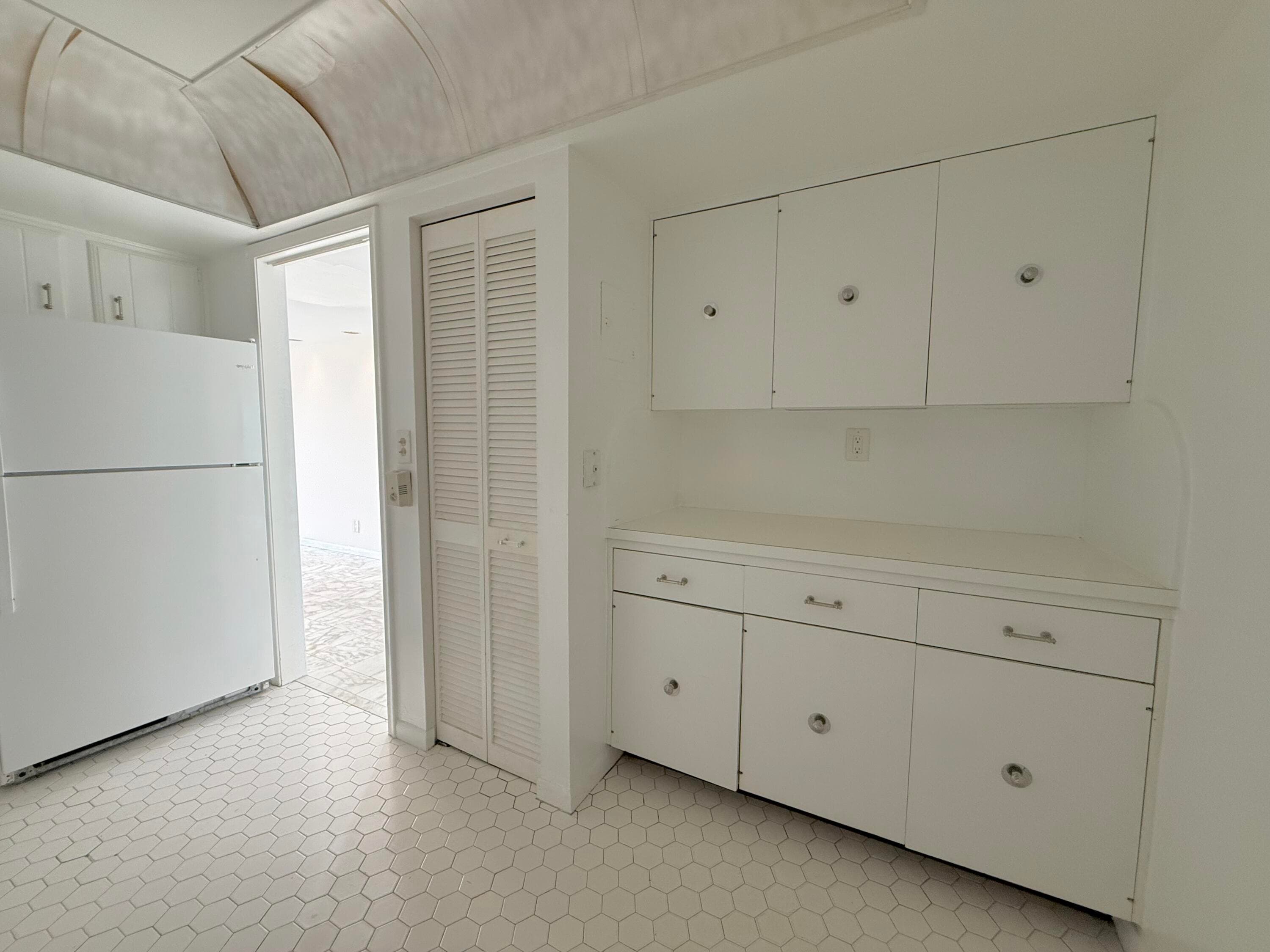 2000 Presidential Way 1204, West Palm Beach, FL 33401 — photo 15 of 56