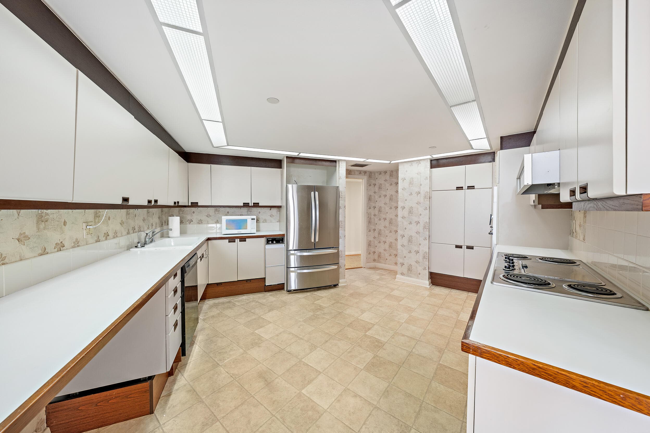 100 Lakeshore Drive 354, North Palm Beach, FL 33408 — photo 14 of 29