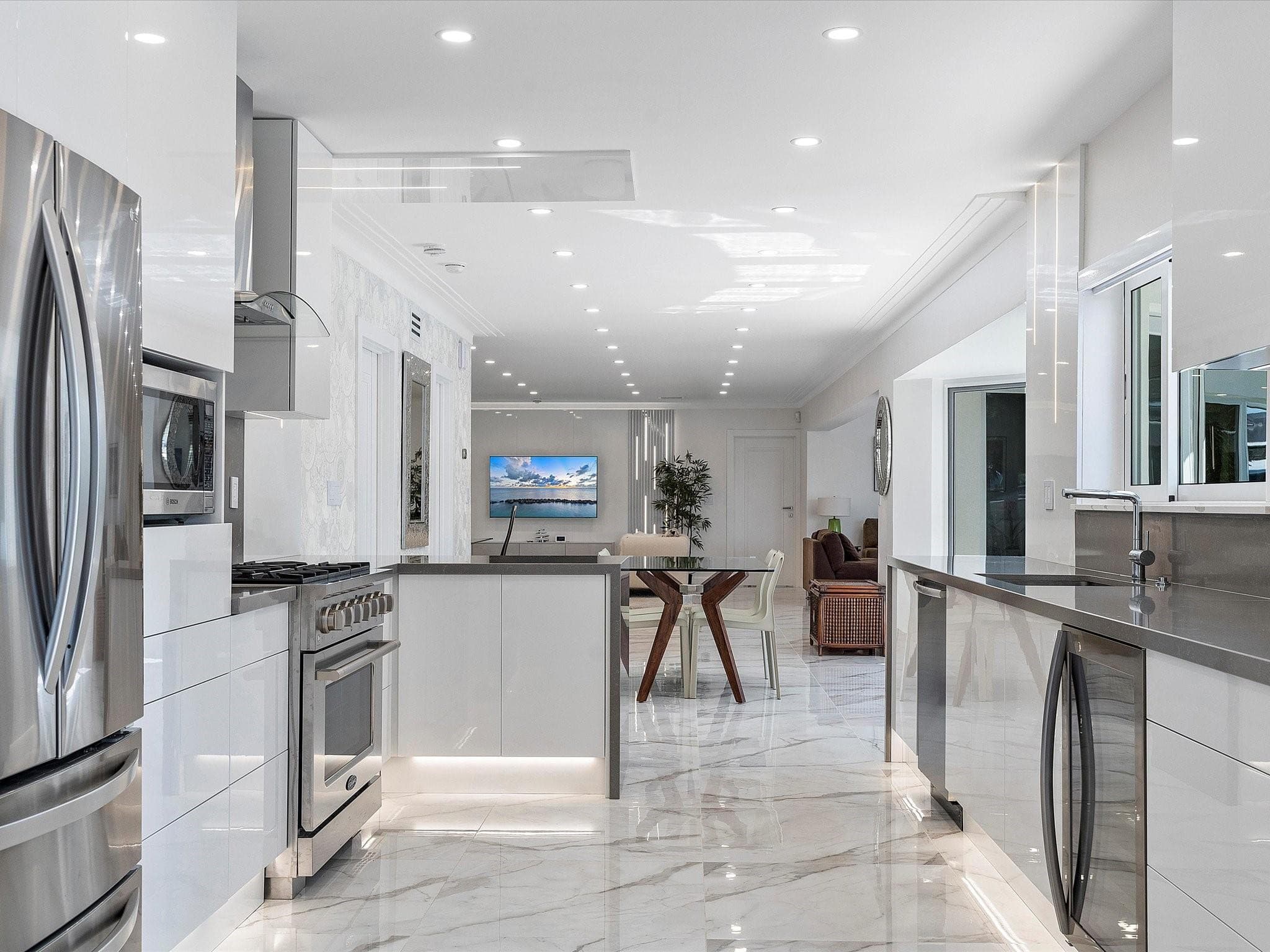 207 Royal Palm Drive, Fort Lauderdale, FL 33301 — photo 28 of 70