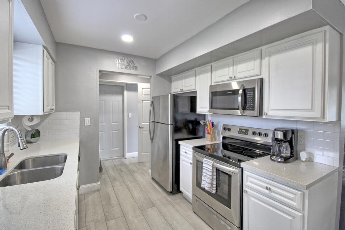 1324 N 24th Avenue, Hollywood, FL 33020 — photo 9 of 35