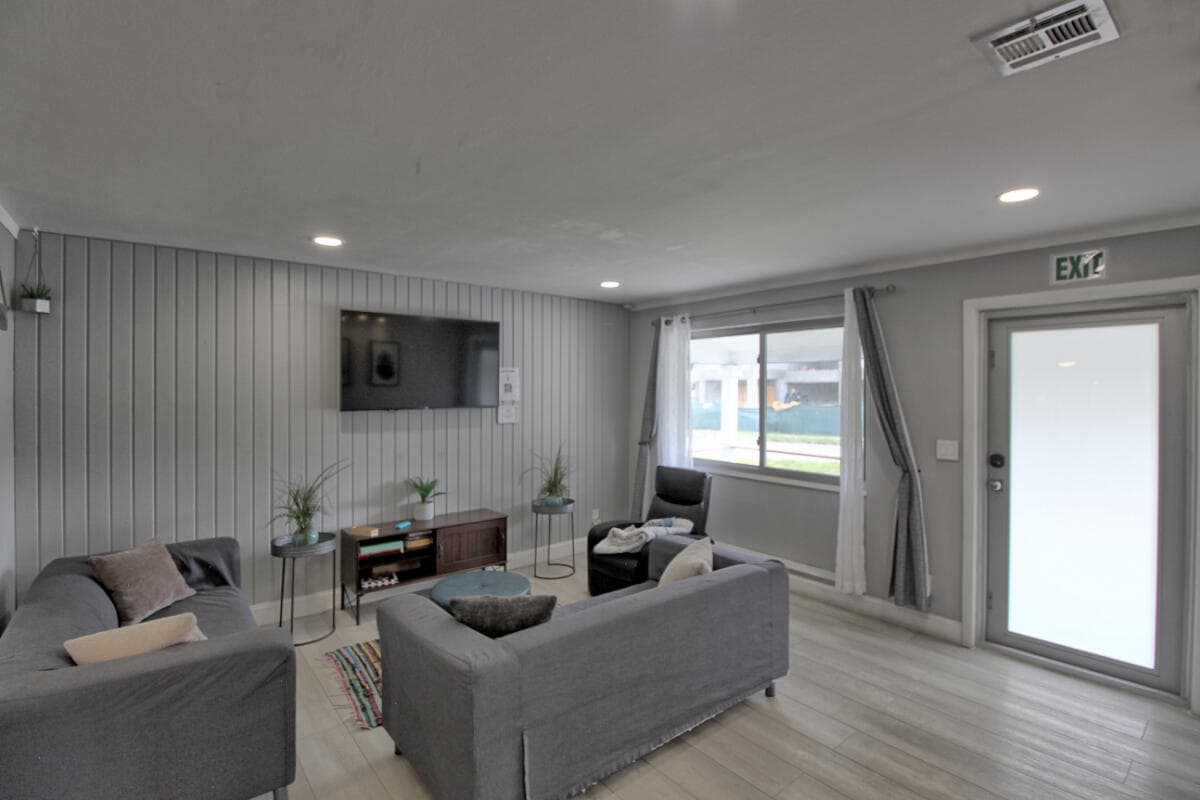 1324 N 24th Avenue, Hollywood, FL 33020 — photo 13 of 35