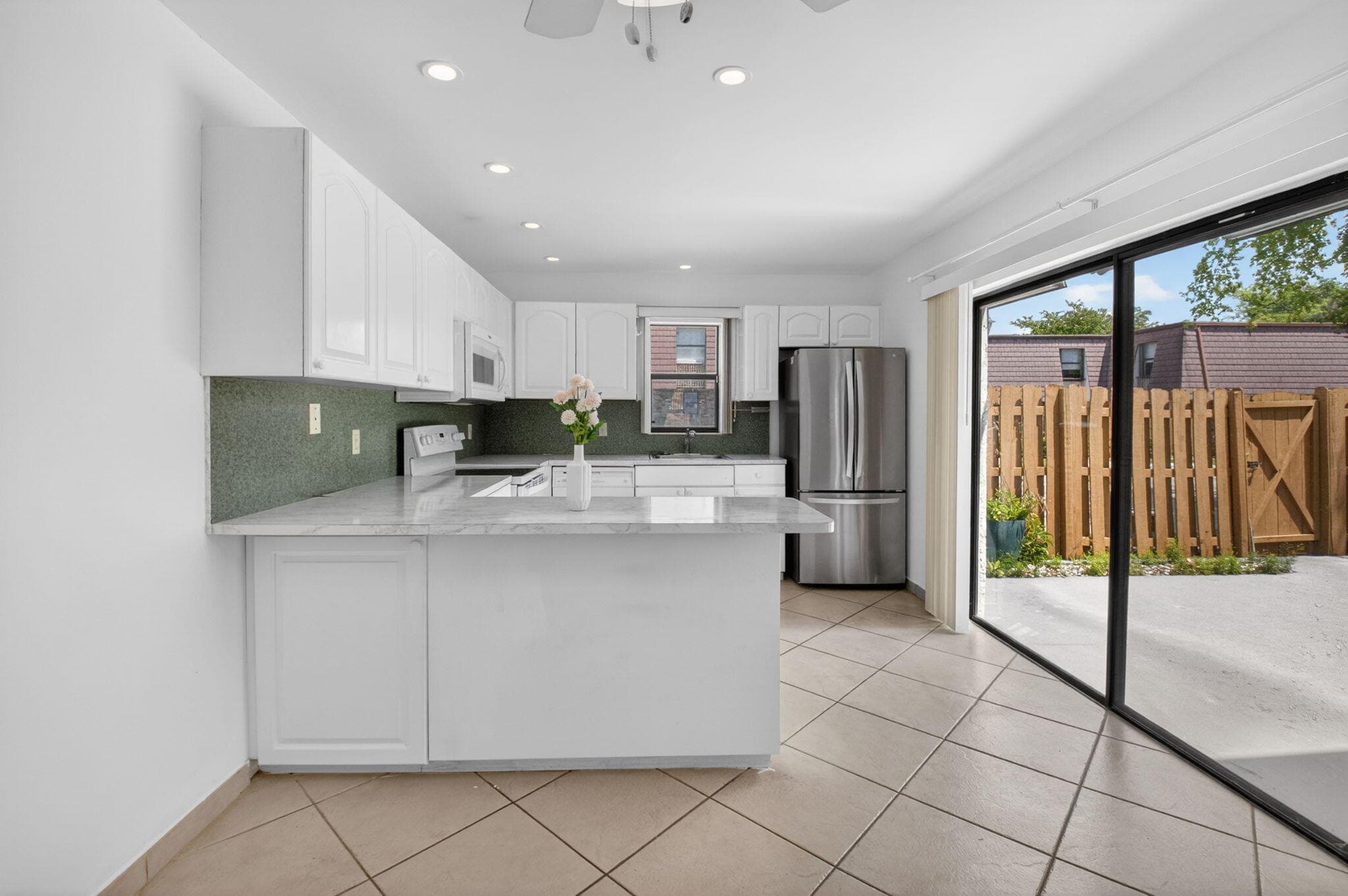 7582 Courtyard Run E 7582, Boca Raton, FL 33433 — photo 2 of 41