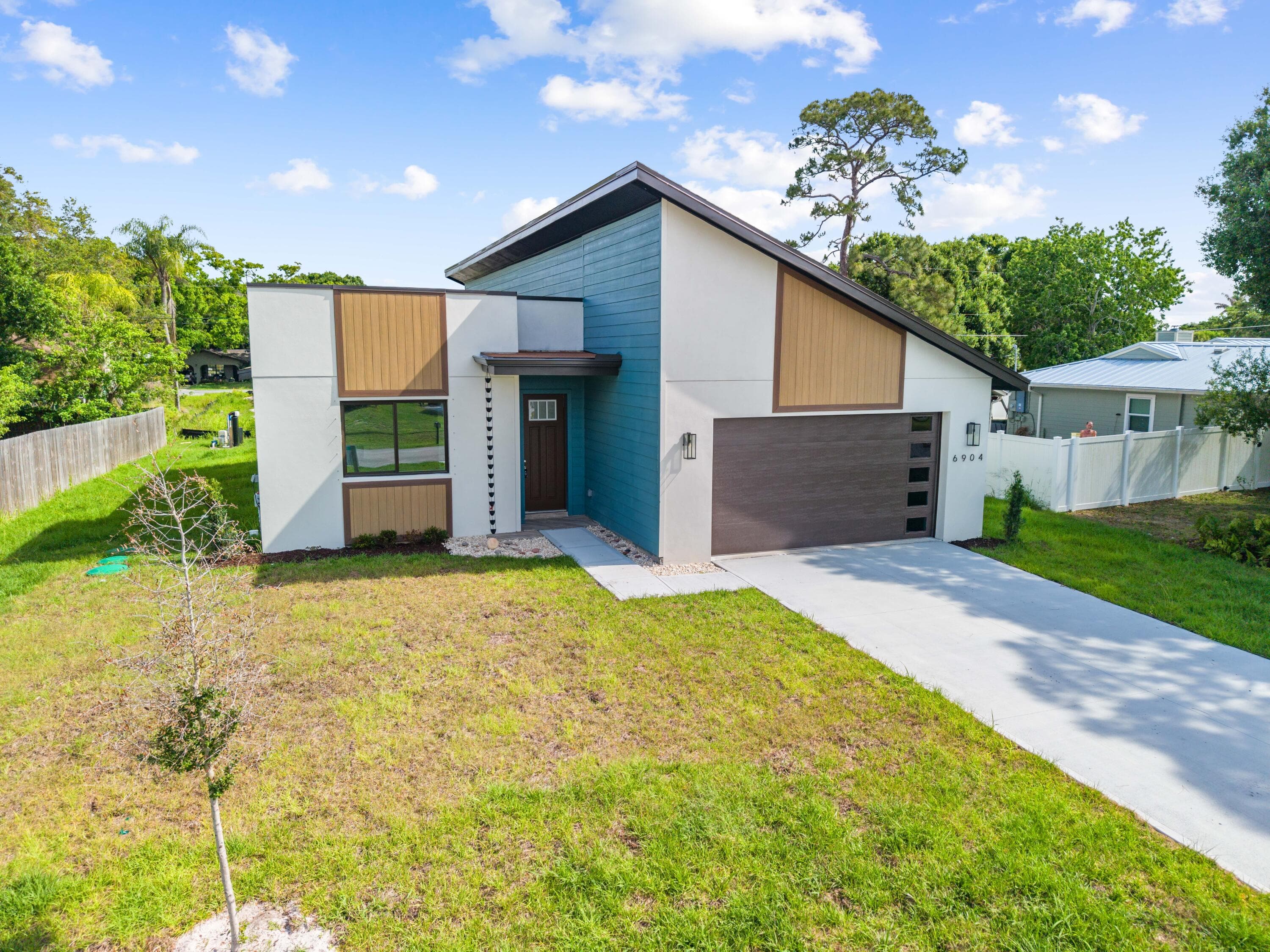 6904 Salerno Road, Fort Pierce, FL 34951 — photo 2 of 57