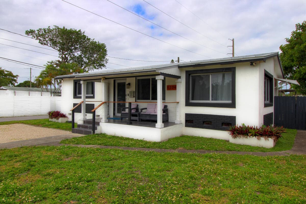 1324 N 24th Avenue, Hollywood, FL 33020 — photo 3 of 35