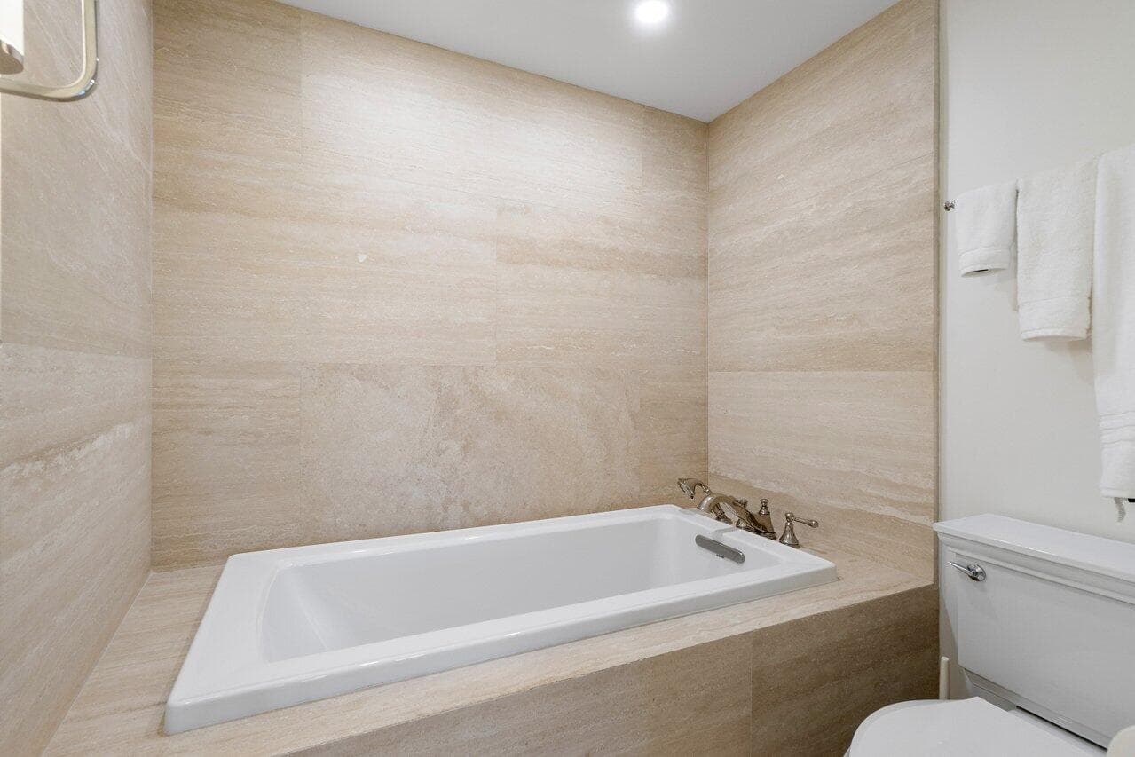 130 Sunrise Avenue 616, Palm Beach, FL 33480 — photo 16 of 33