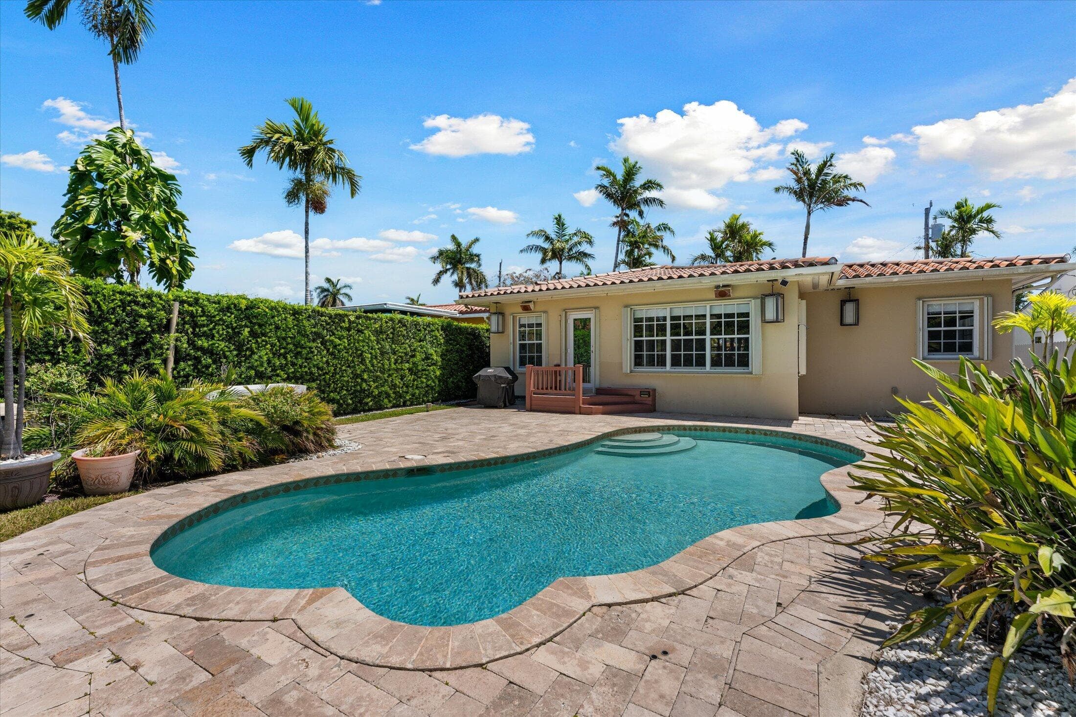 8934 Emerson Avenue, Surfside, FL 33154 — photo