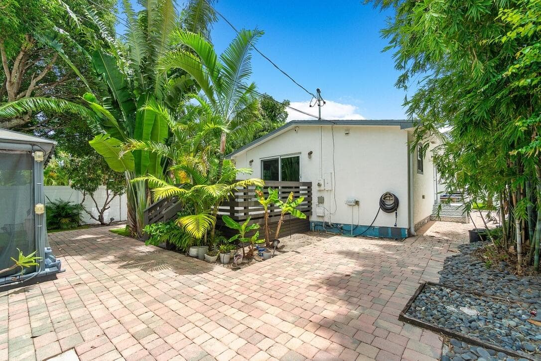 353 E Lakewood Road, West Palm Beach, FL 33405 — photo 31 of 35