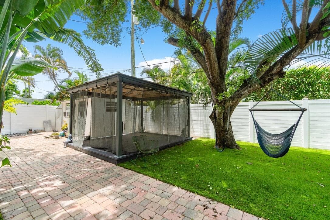 353 E Lakewood Road, West Palm Beach, FL 33405 — photo 32 of 35