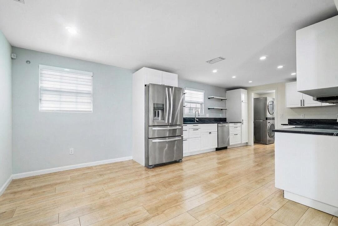 353 E Lakewood Road, West Palm Beach, FL 33405 — photo 9 of 35