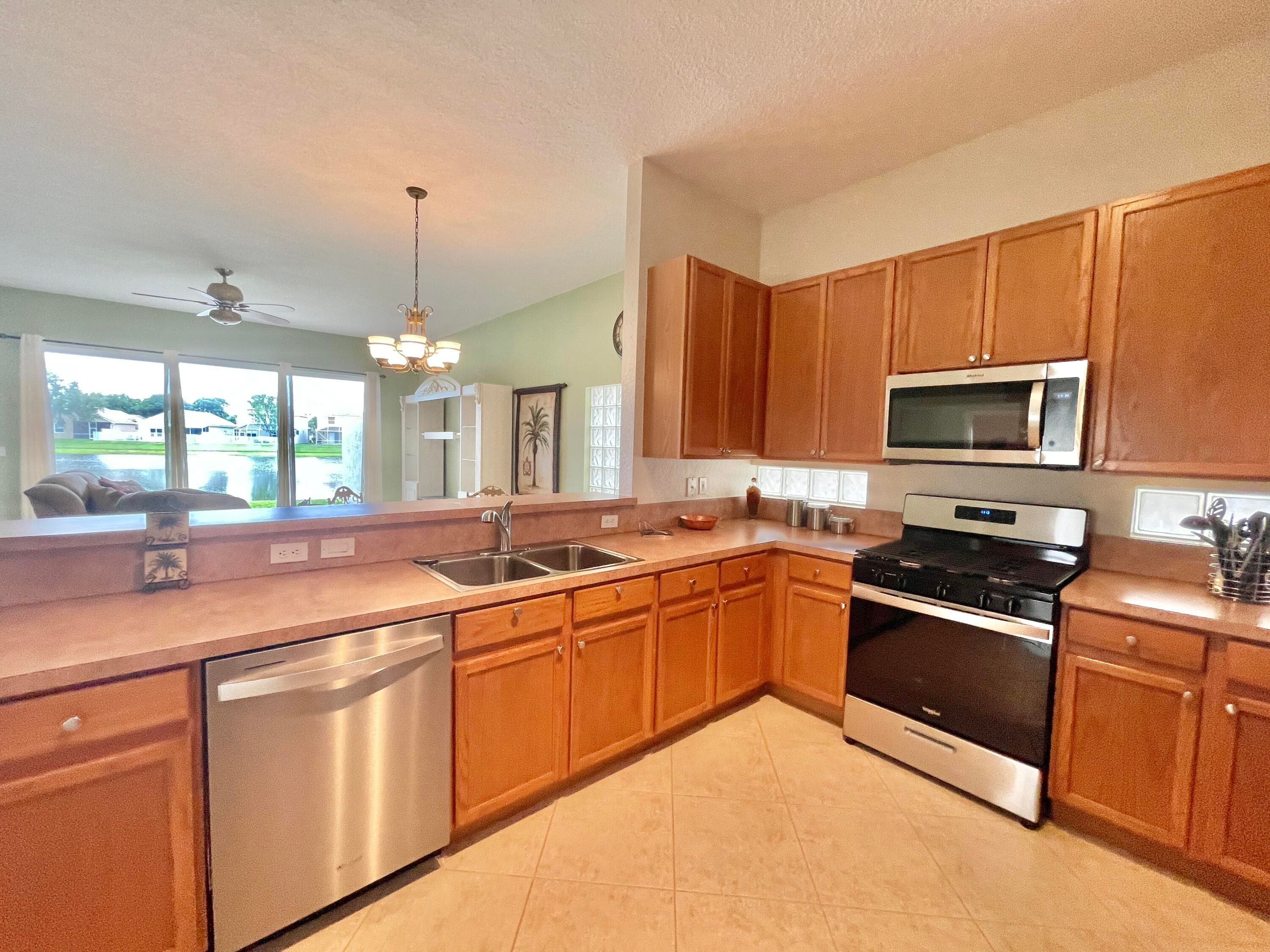 137 Canterbury Place, Royal Palm Beach, FL 33414 — photo 8 of 40