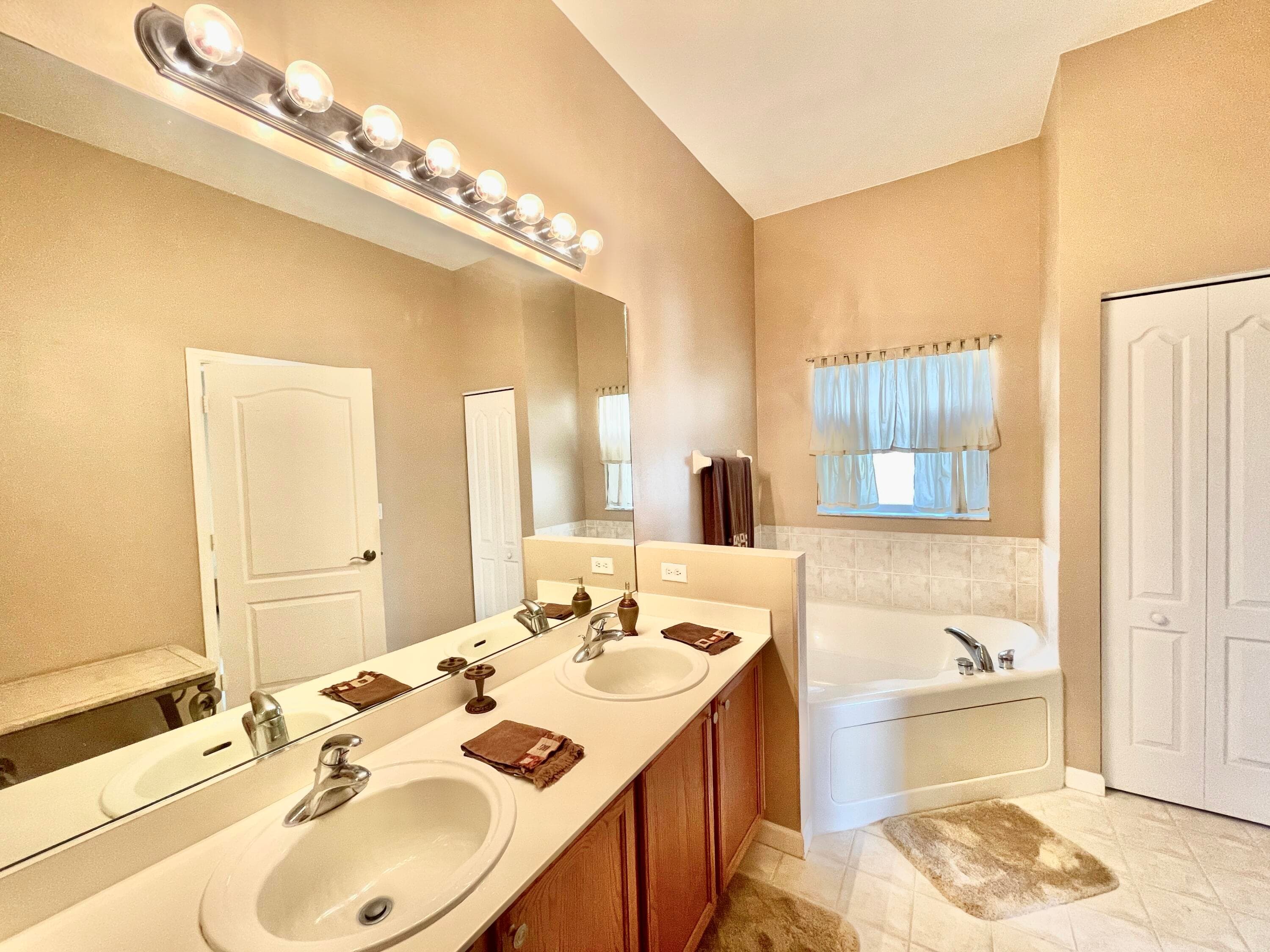 137 Canterbury Place, Royal Palm Beach, FL 33414 — photo 22 of 40