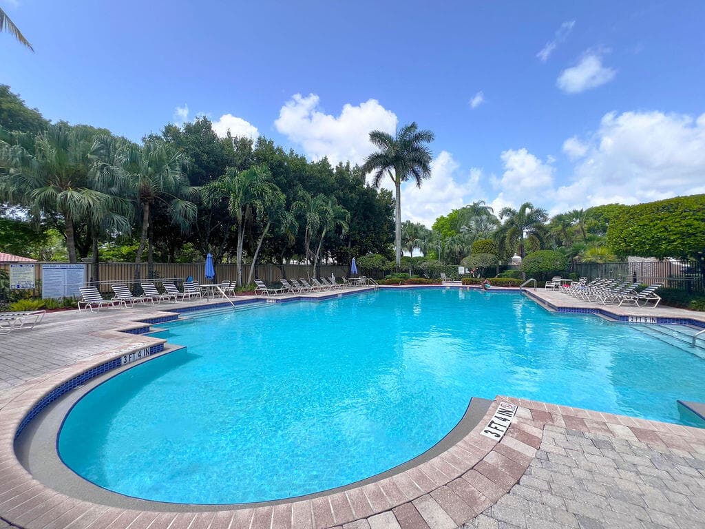 137 Canterbury Place, Royal Palm Beach, FL 33414 — photo 32 of 40