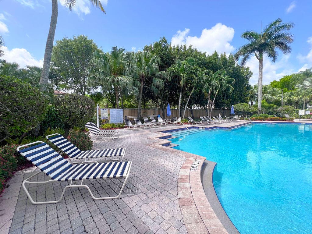 137 Canterbury Place, Royal Palm Beach, FL 33414 — photo 38 of 40