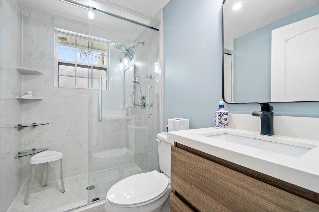 353 E Lakewood Road, West Palm Beach, FL 33405 — photo 12 of 35
