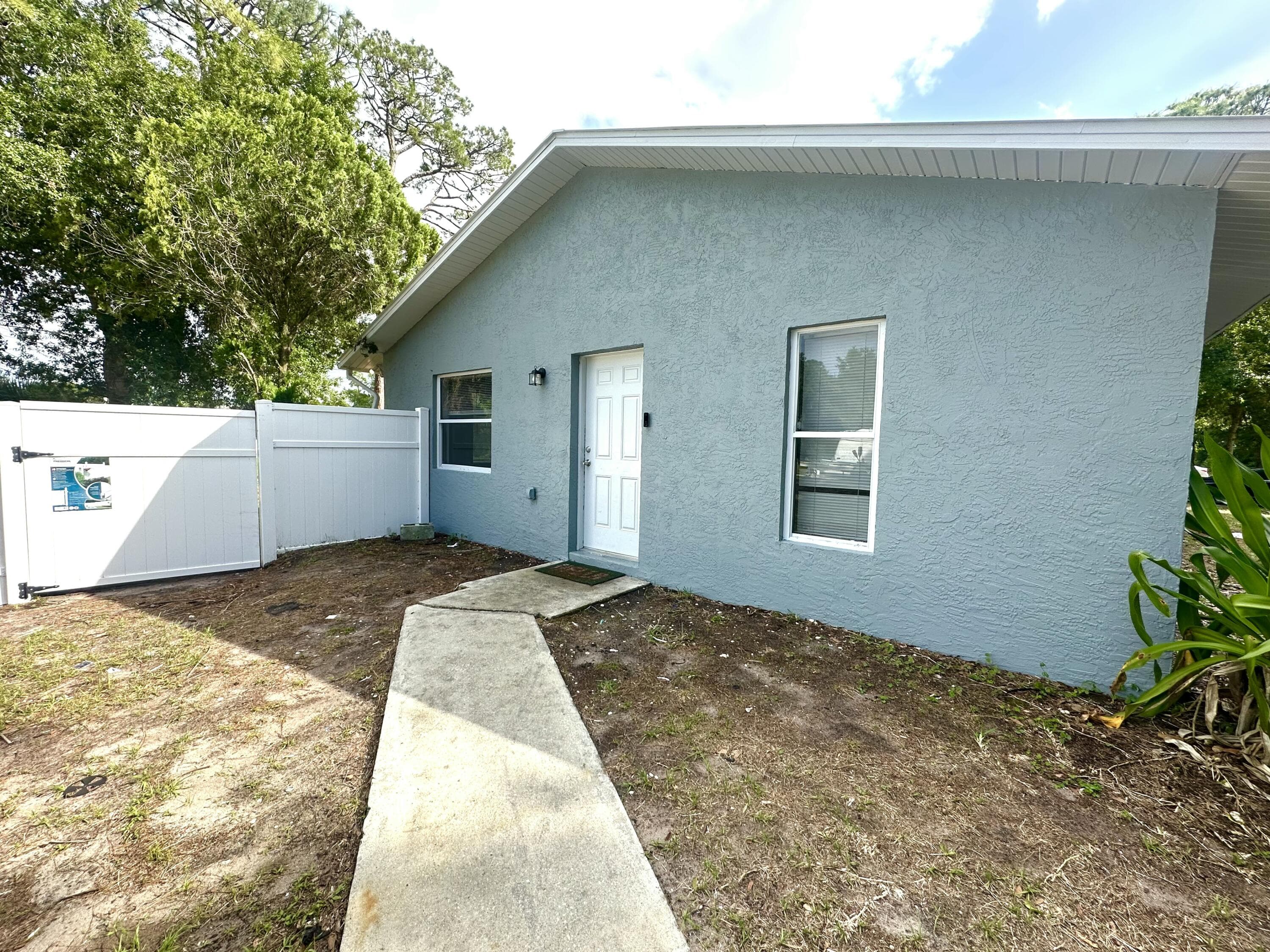 5106 Sanibel Avenue, Fort Pierce, FL 34951 — photo 2 of 21