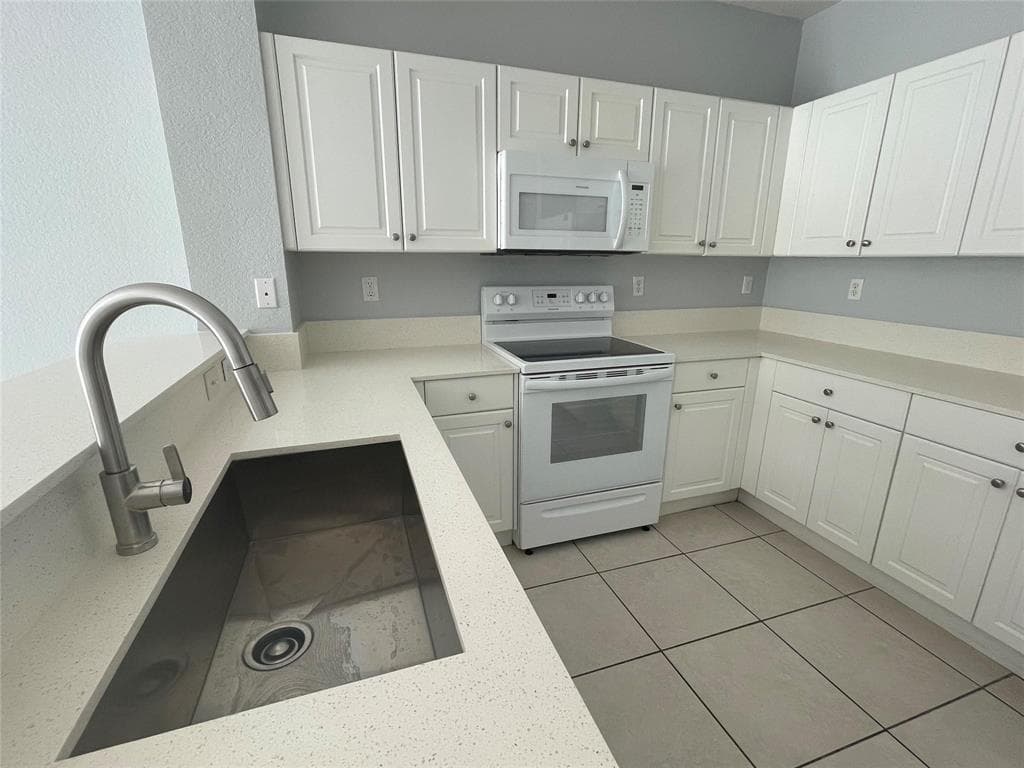 6301 Landings Terrace, Tamarac, FL 33321 — photo 5 of 29