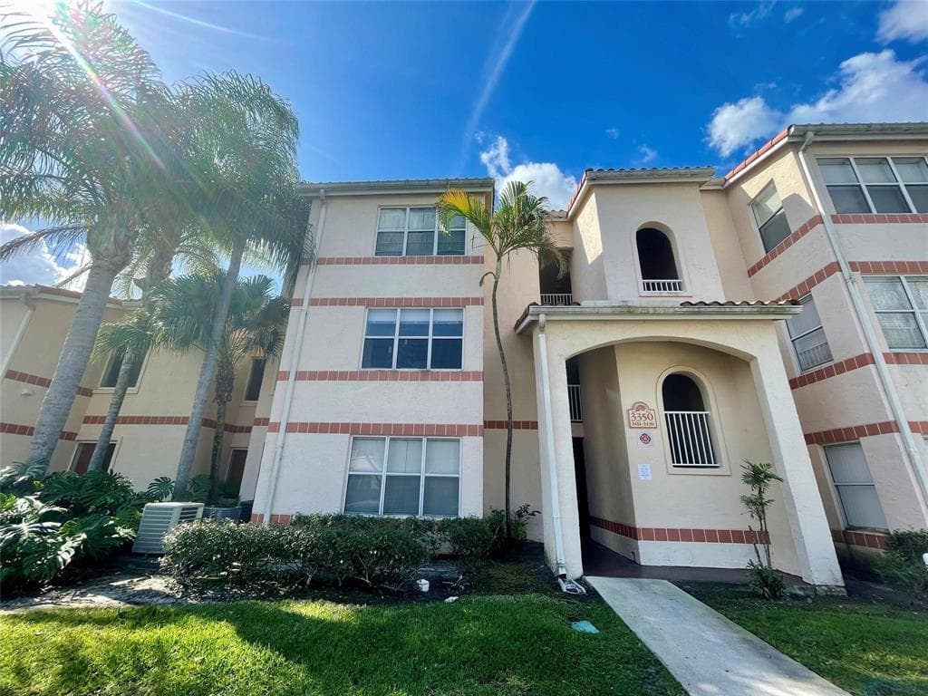 3350 N Pinewalk Dr Drive N 1413, Margate, FL 33063 — photo